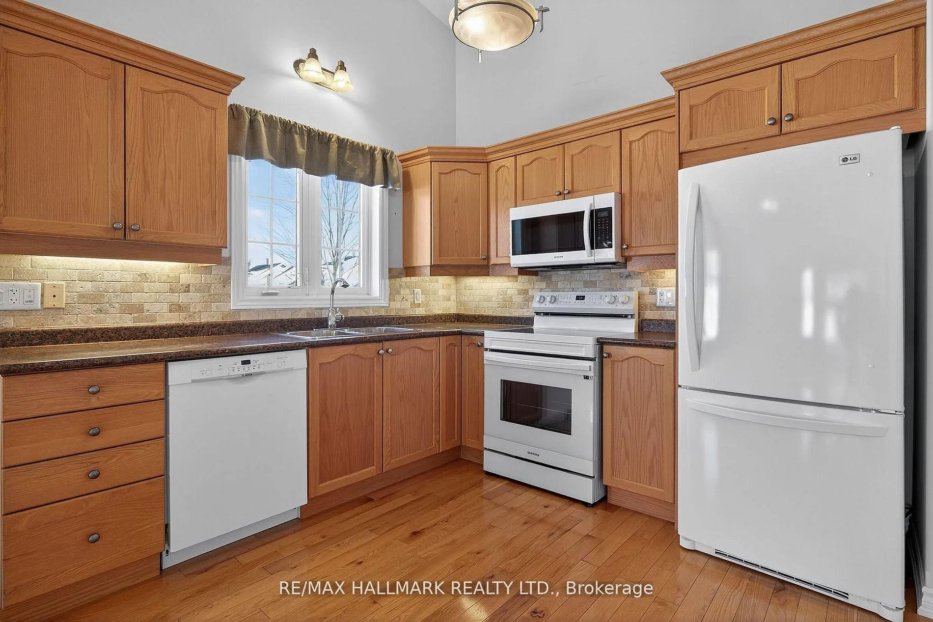 Photo 9 of Unit 105, 86 Village Crescent, Peterborough, Otonabee Ward 1 — HOMEH