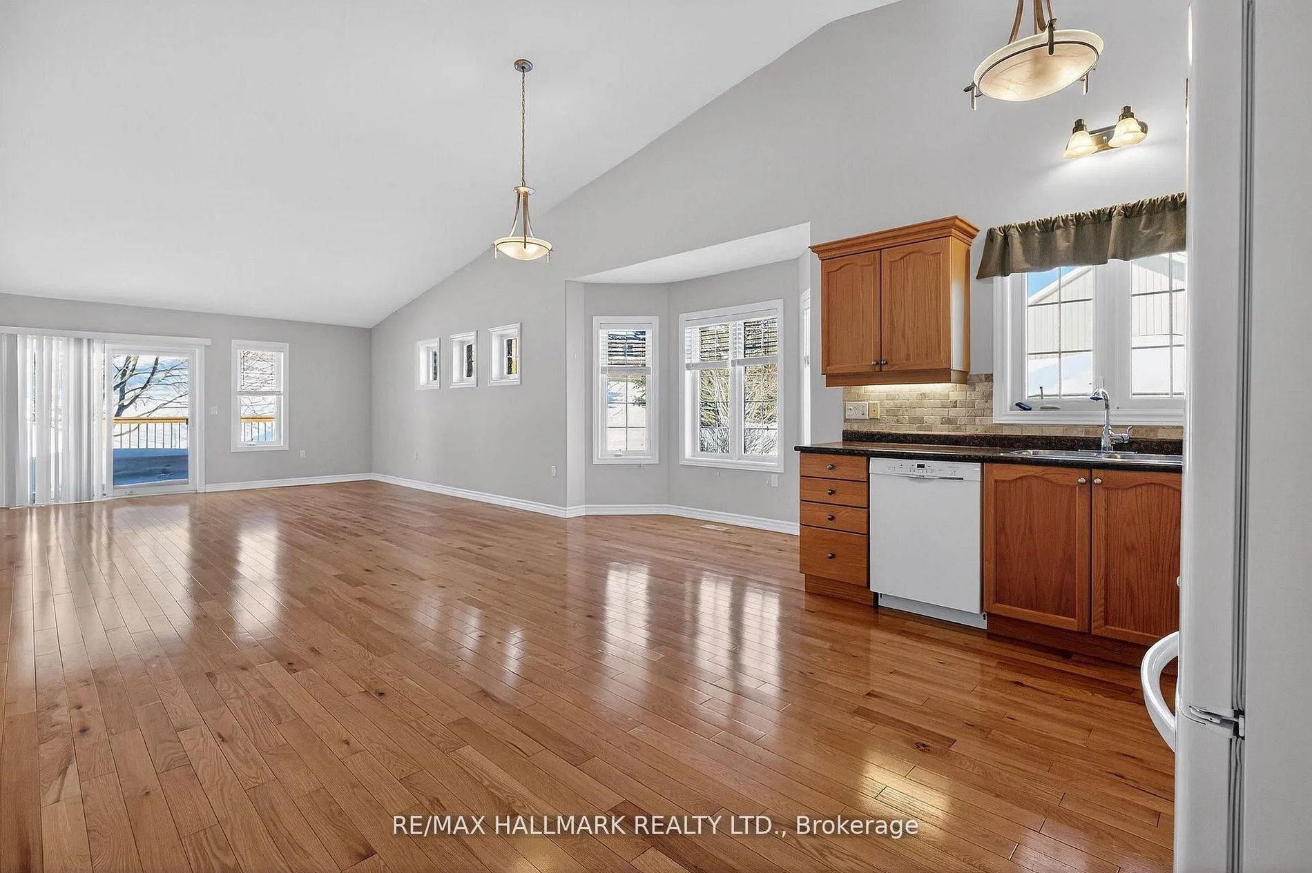 Photo 11 of Unit 105, 86 Village Crescent, Peterborough, Otonabee Ward 1 — HOMEH