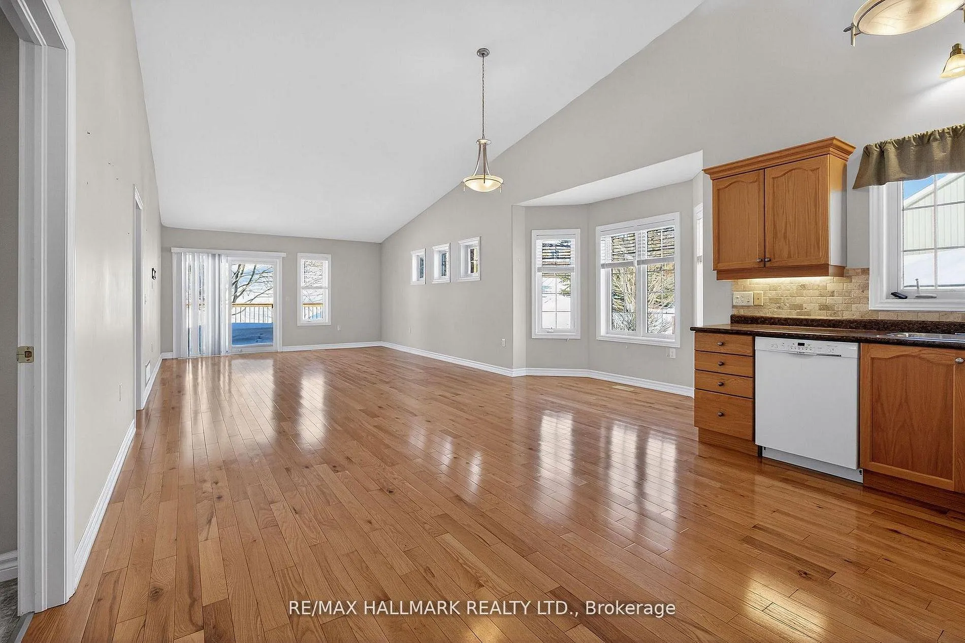 Photo 13 of Unit 105, 86 Village Crescent, Peterborough, Otonabee Ward 1 — HOMEH