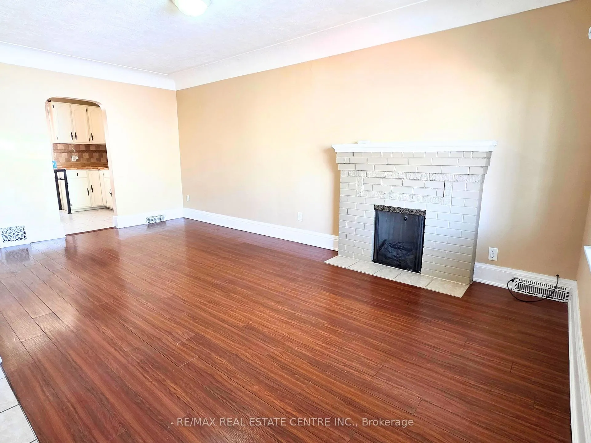 Photo 2 of 214 Fairfield Avenue, Hamilton, Homeside — HOMEH