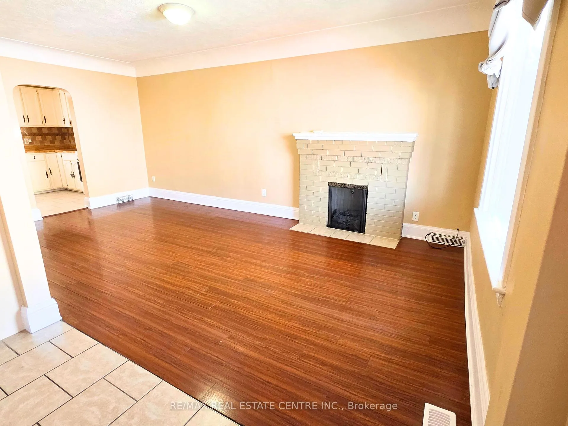 Photo 5 of 214 Fairfield Avenue, Hamilton, Homeside — HOMEH