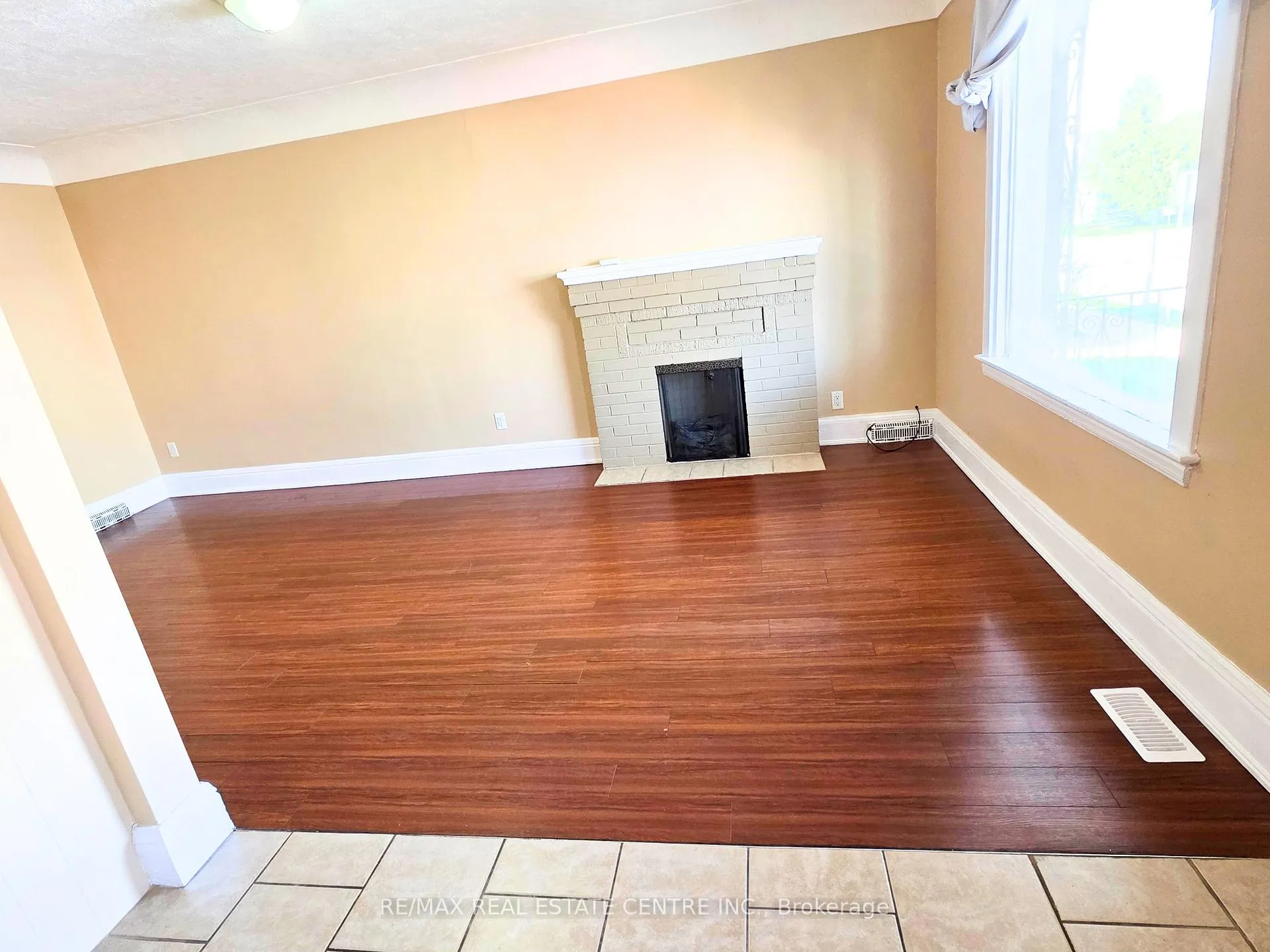 Photo 6 of 214 Fairfield Avenue, Hamilton, Homeside — HOMEH