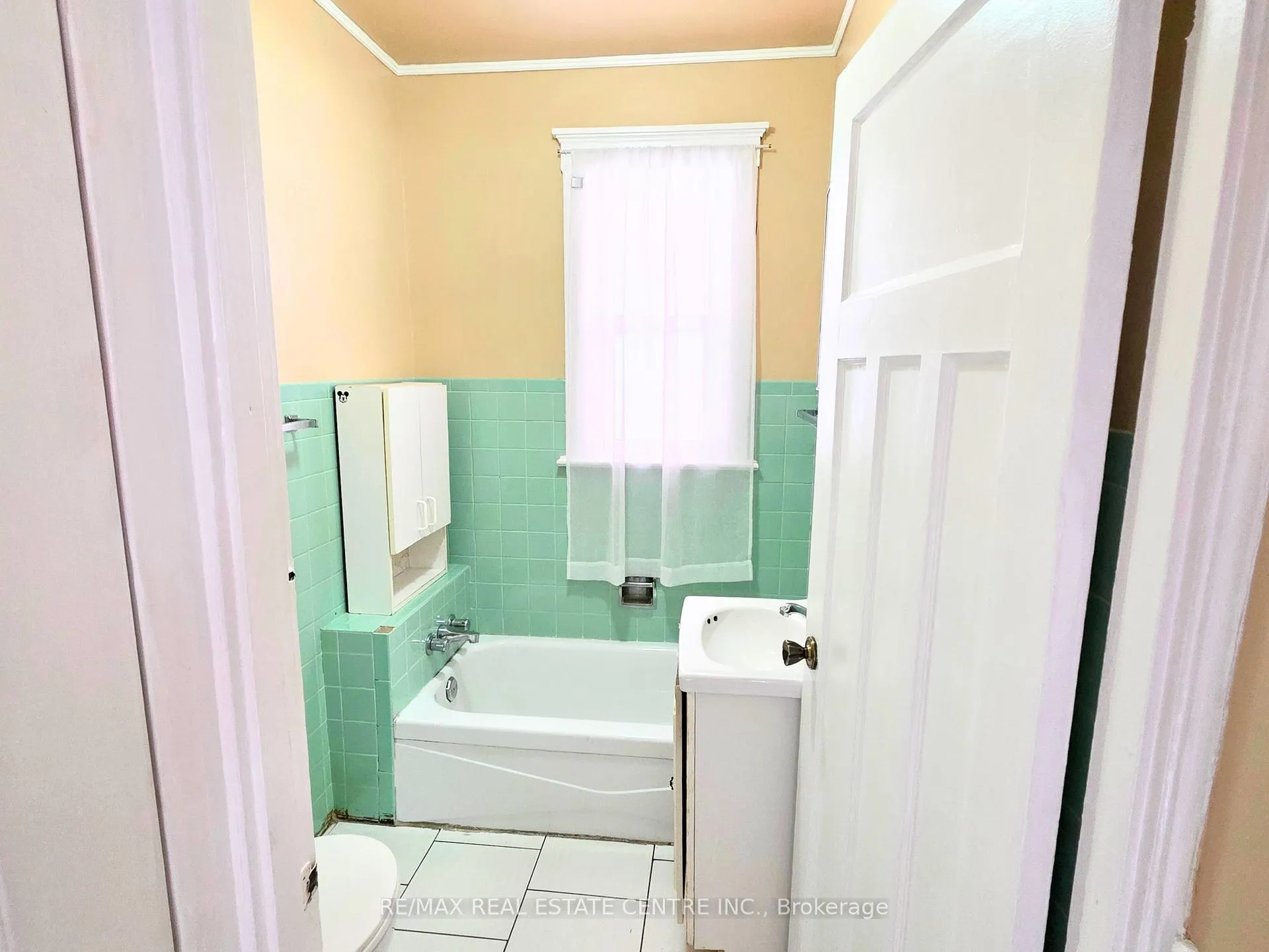 Photo 7 of 214 Fairfield Avenue, Hamilton, Homeside — HOMEH