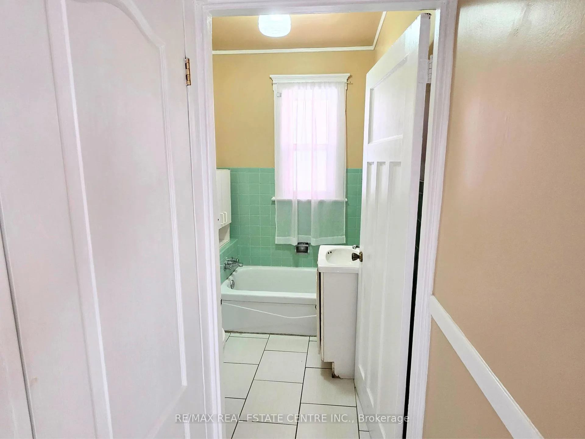 Photo 8 of 214 Fairfield Avenue, Hamilton, Homeside — HOMEH