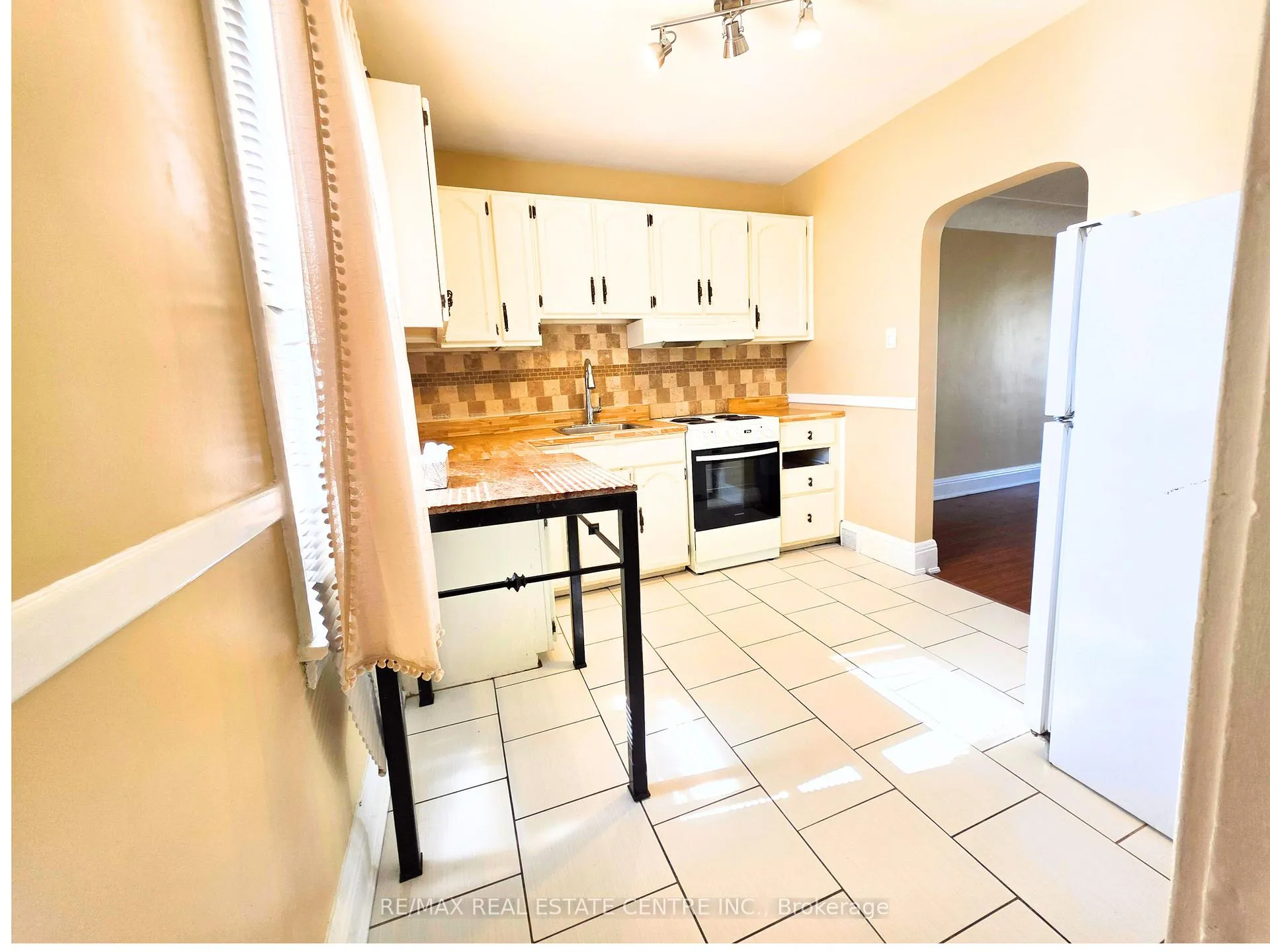 Photo 10 of 214 Fairfield Avenue, Hamilton, Homeside — HOMEH