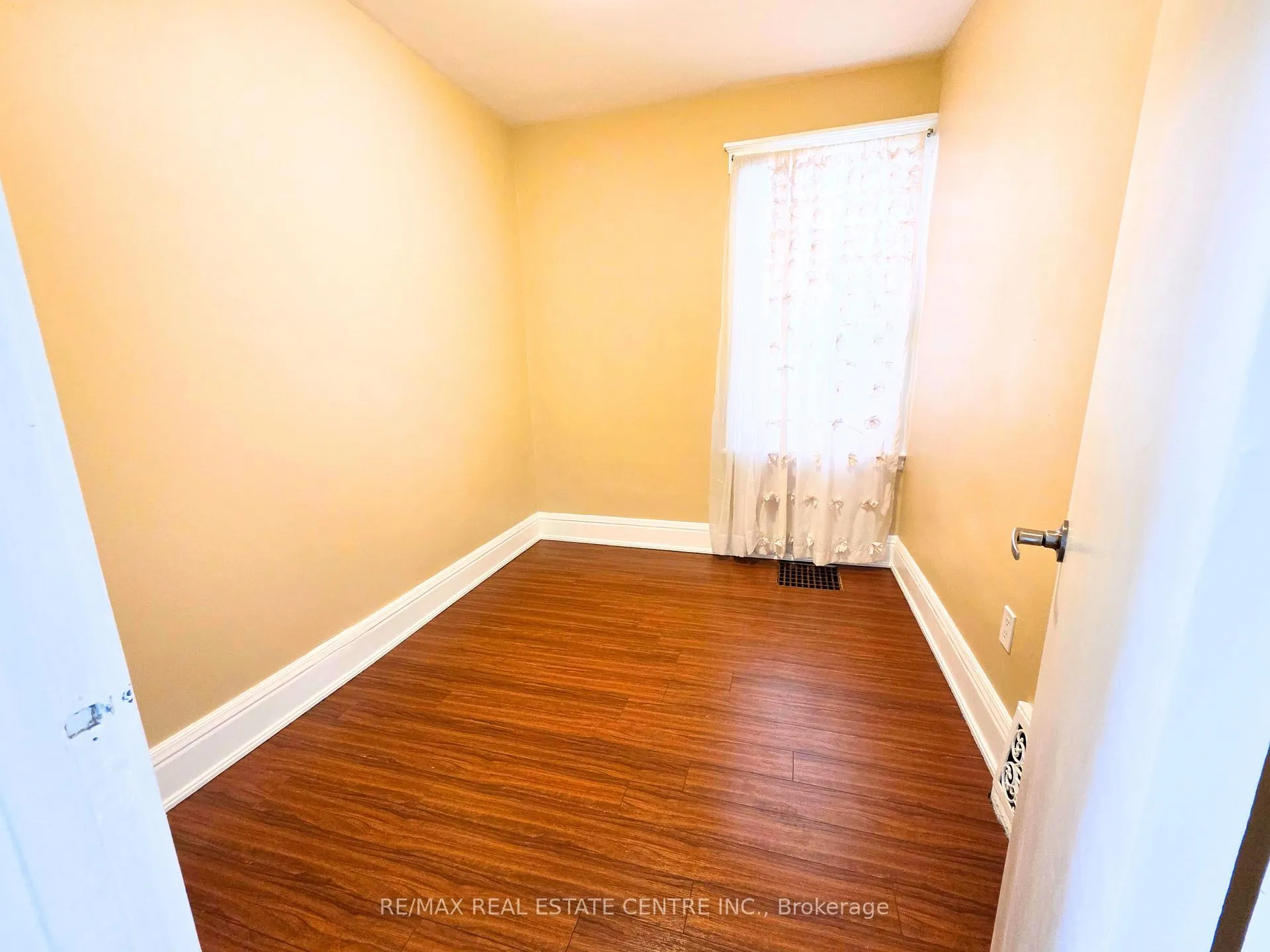Photo 11 of 214 Fairfield Avenue, Hamilton, Homeside — HOMEH
