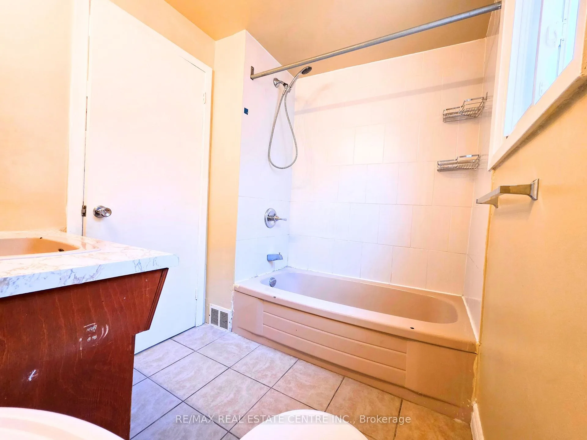 Photo 17 of 214 Fairfield Avenue, Hamilton, Homeside — HOMEH