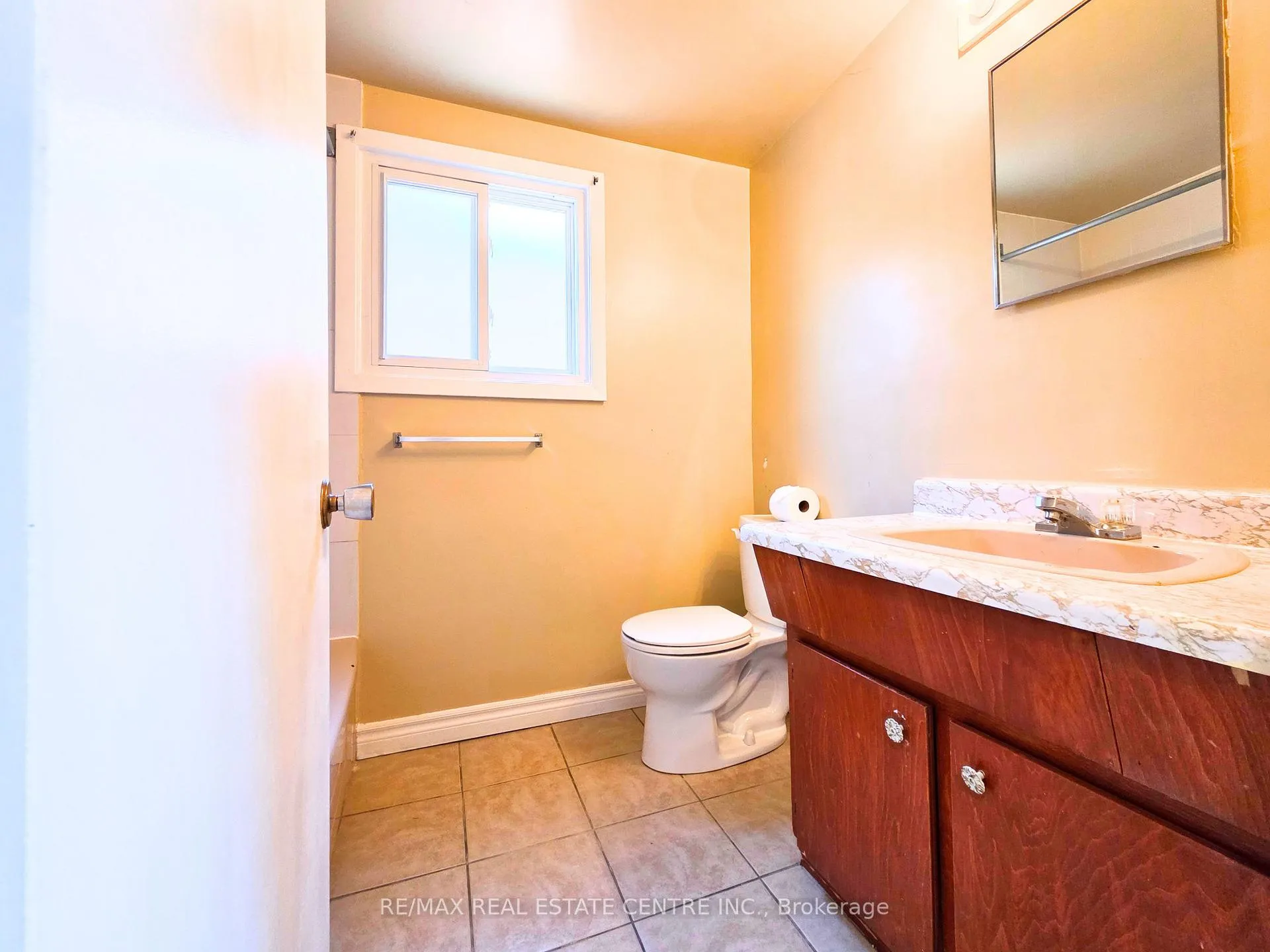 Photo 18 of 214 Fairfield Avenue, Hamilton, Homeside — HOMEH