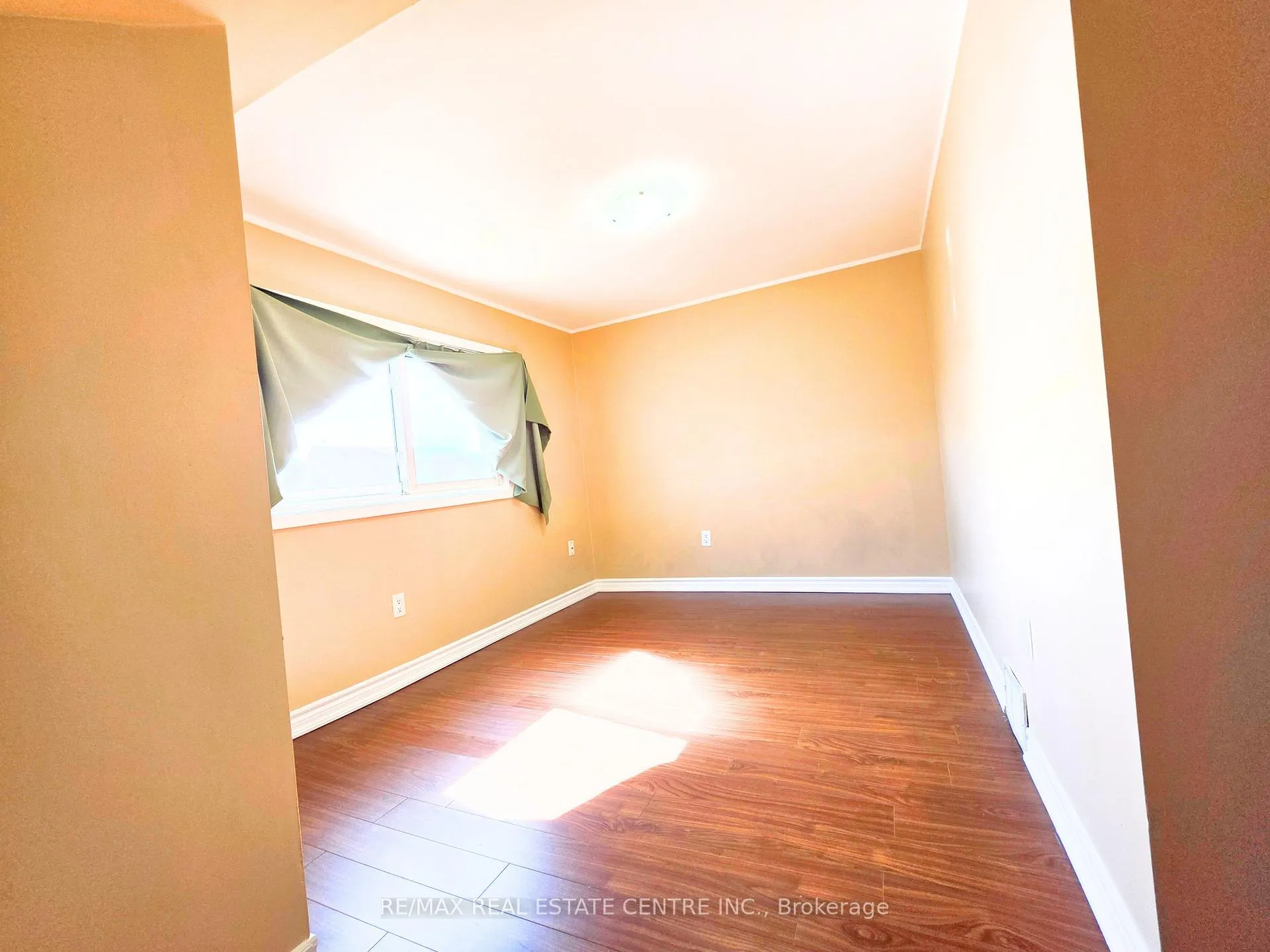 Photo 21 of 214 Fairfield Avenue, Hamilton, Homeside — HOMEH