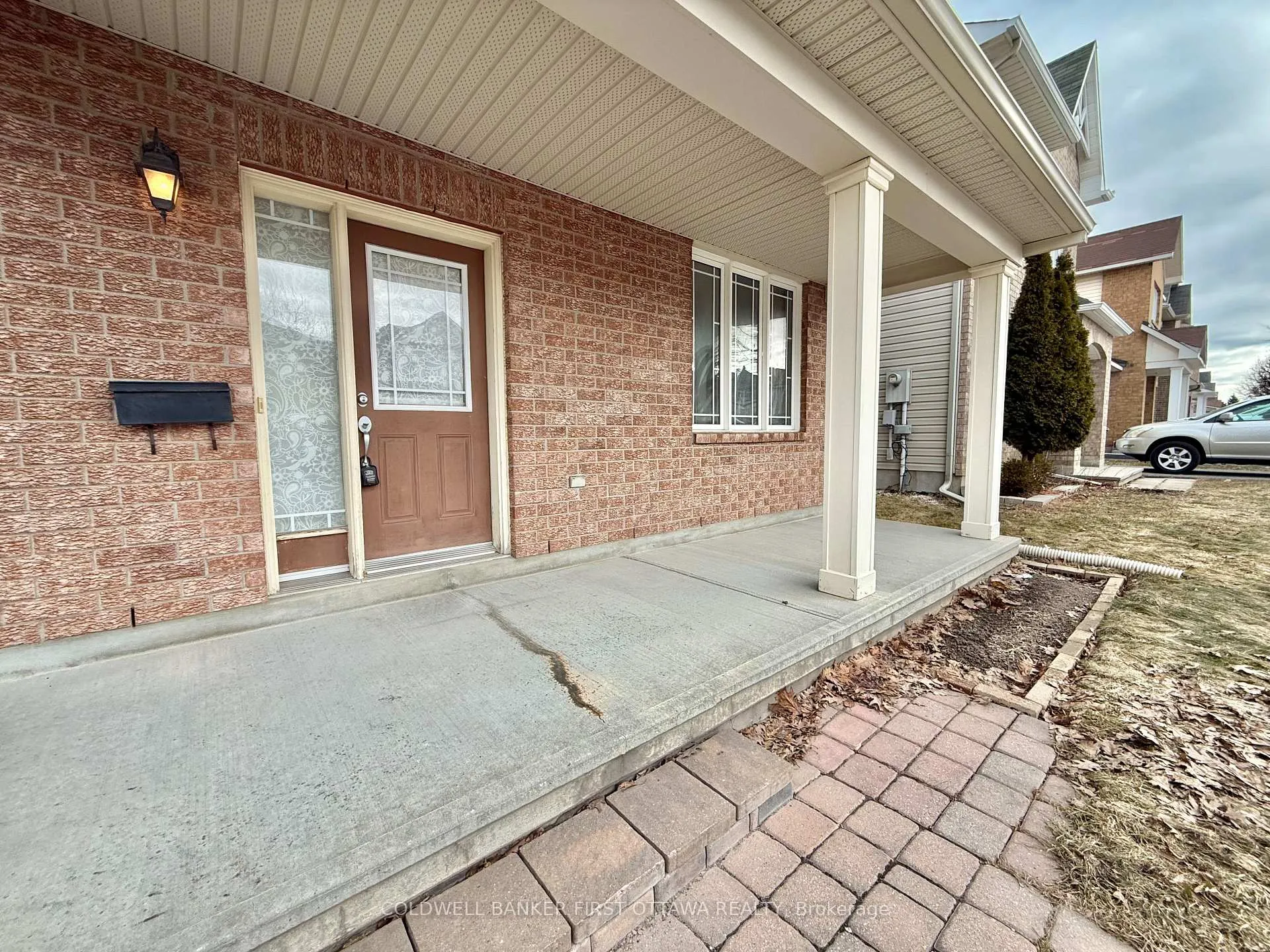 Photo 3 of 805 Taradale Drive, Ottawa, Barrhaven - Strandherd — HOMEH