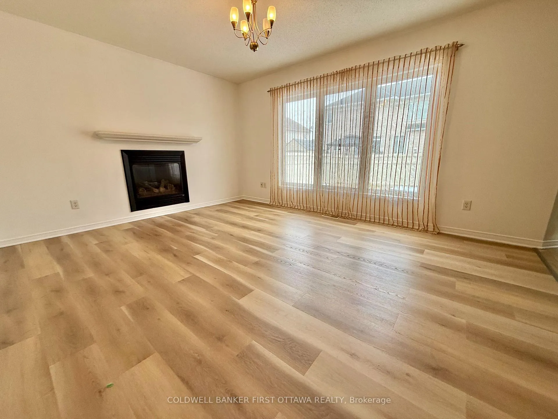 Photo 5 of 805 Taradale Drive, Ottawa, Barrhaven - Strandherd — HOMEH