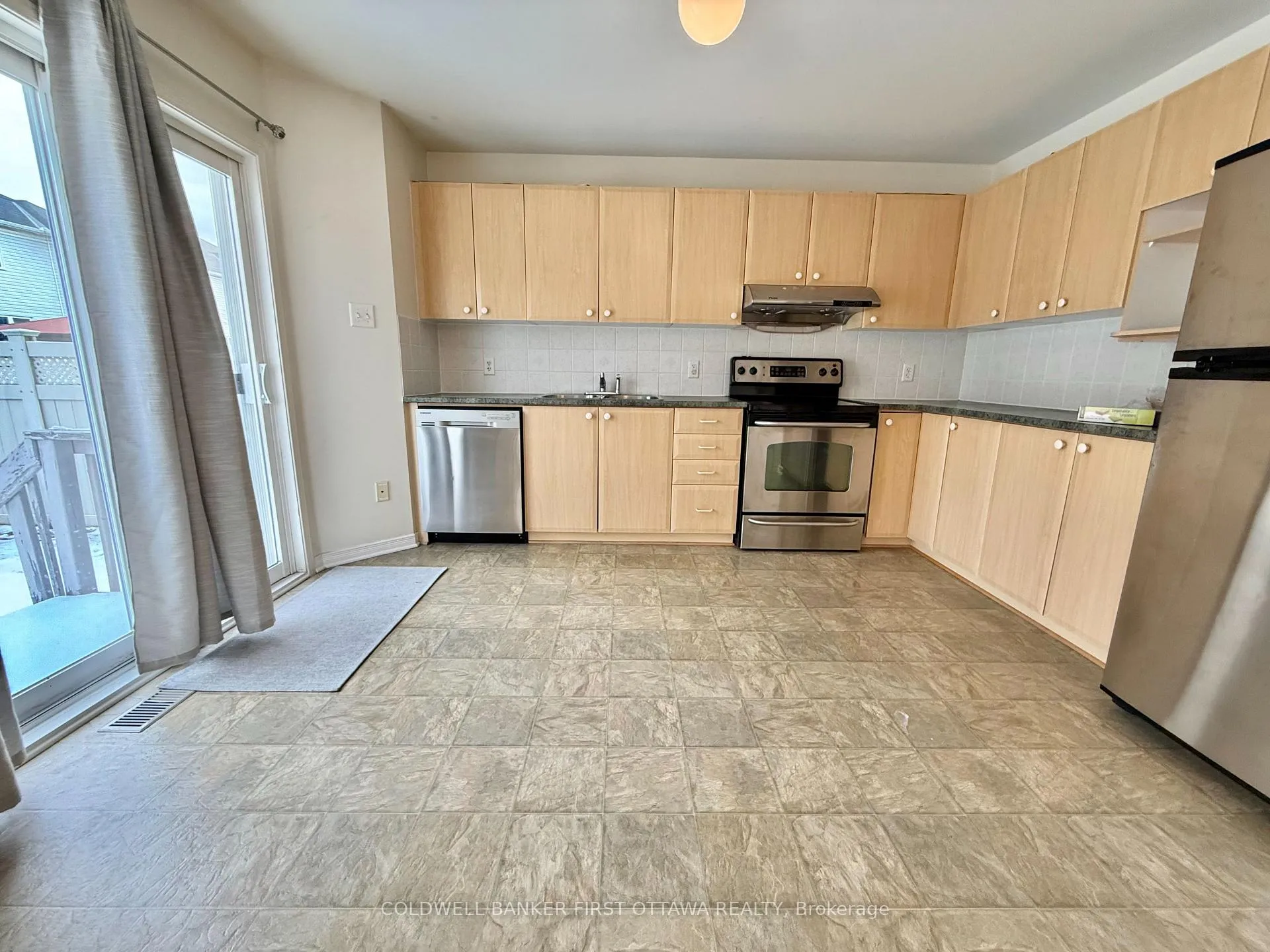 Photo 8 of 805 Taradale Drive, Ottawa, Barrhaven - Strandherd — HOMEH