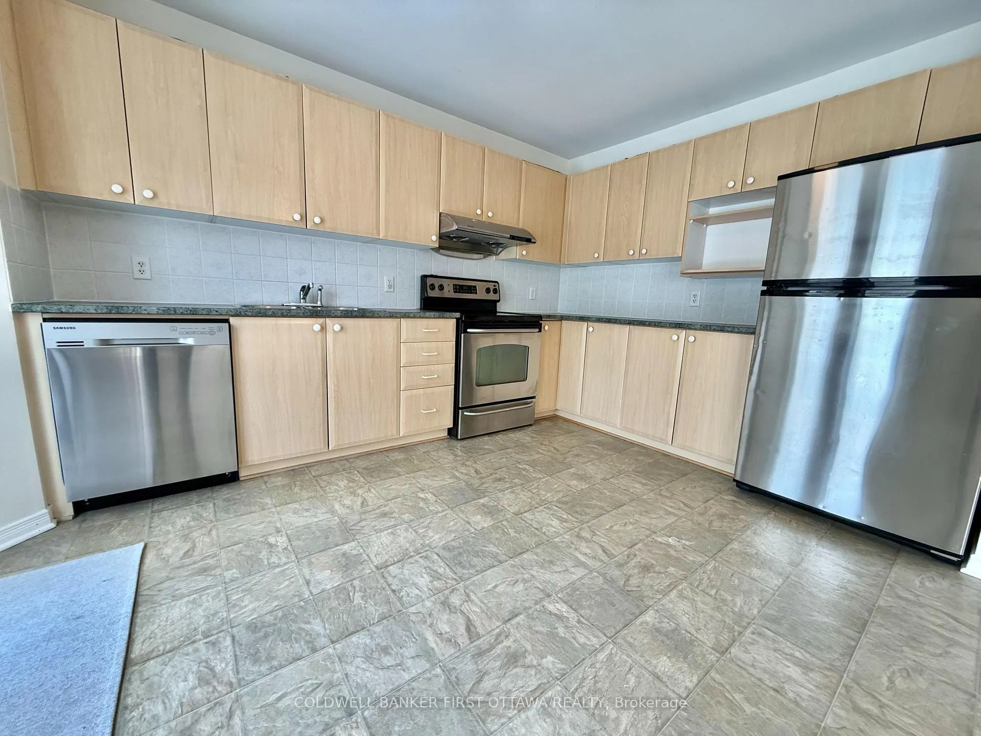 Photo 9 of 805 Taradale Drive, Ottawa, Barrhaven - Strandherd — HOMEH