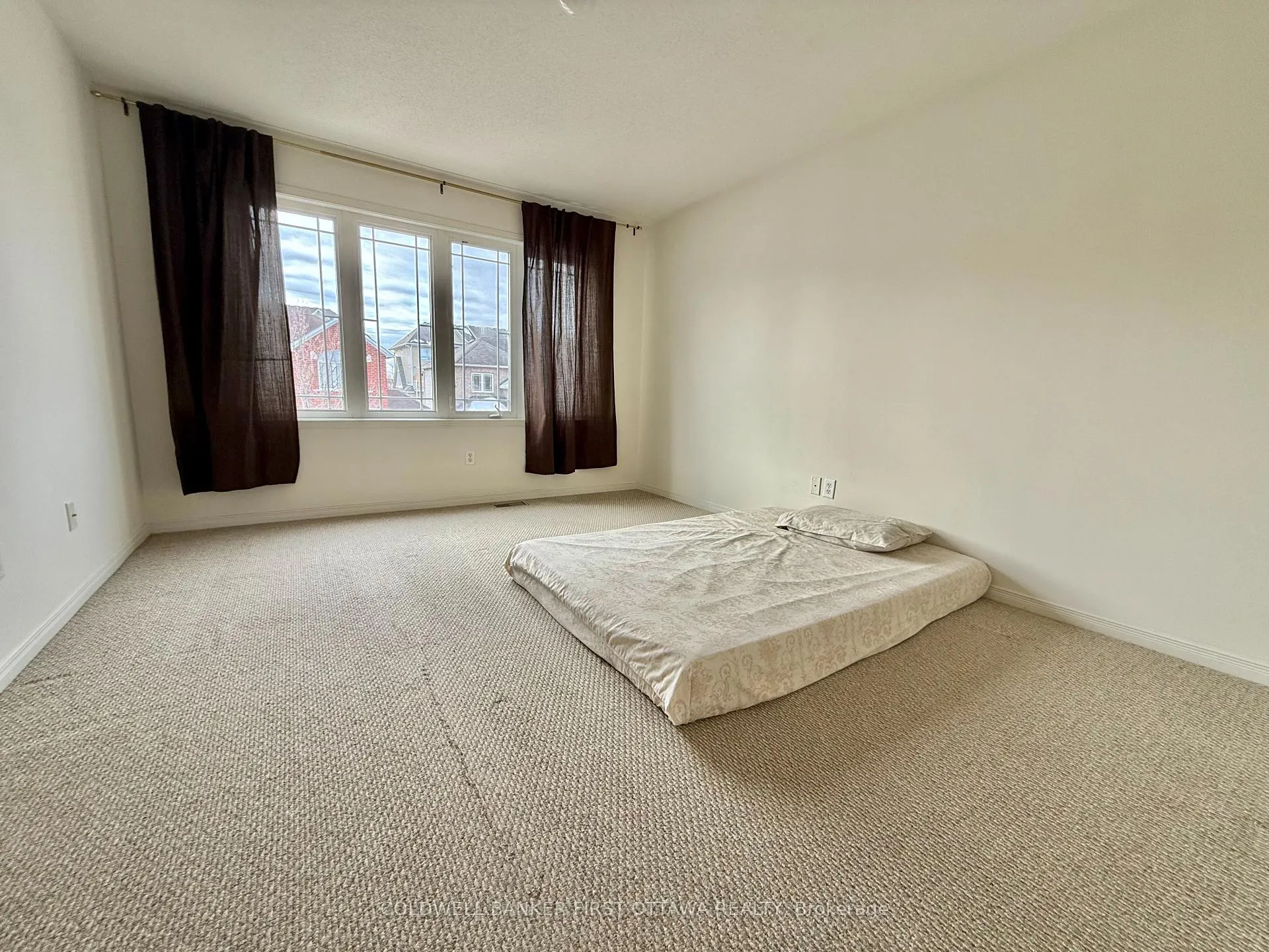 Photo 10 of 805 Taradale Drive, Ottawa, Barrhaven - Strandherd — HOMEH