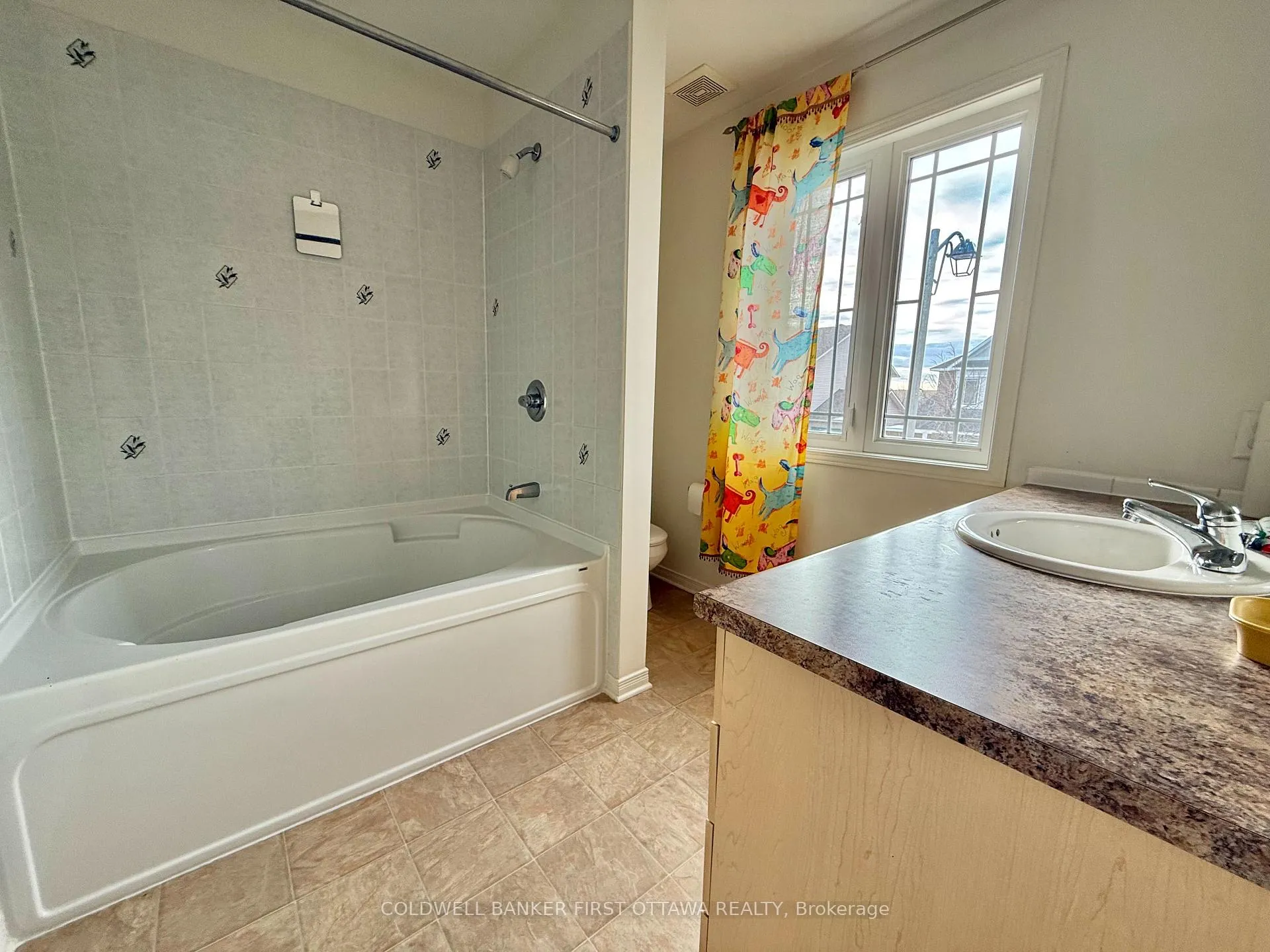 Photo 13 of 805 Taradale Drive, Ottawa, Barrhaven - Strandherd — HOMEH