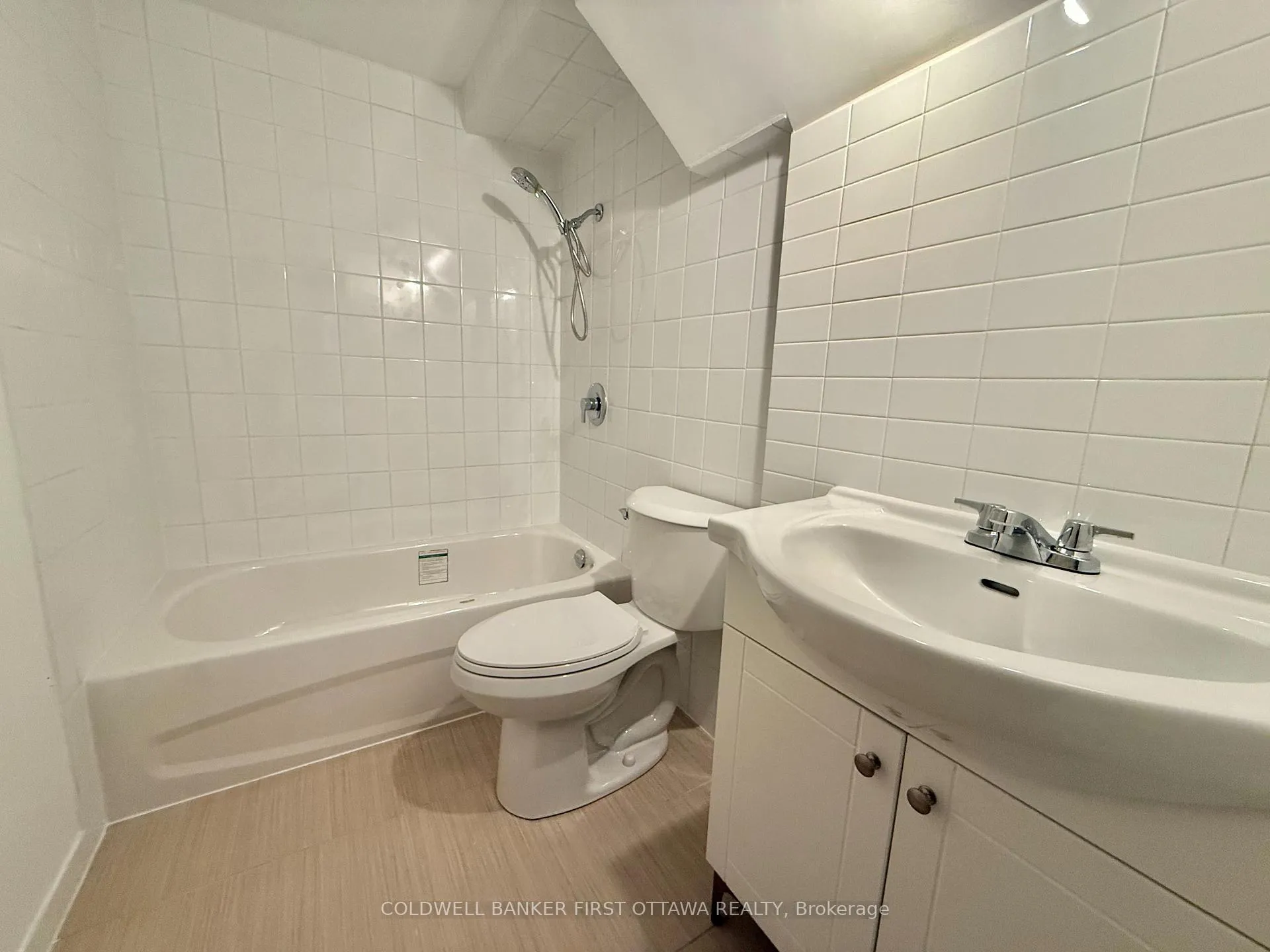 Photo 14 of 805 Taradale Drive, Ottawa, Barrhaven - Strandherd — HOMEH