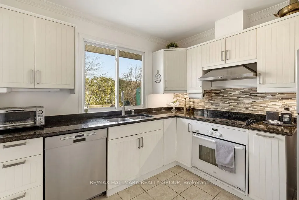 Photo 14 of 45 Westwood Drive, Ottawa, Meadowlands/Crestview — HOMEH