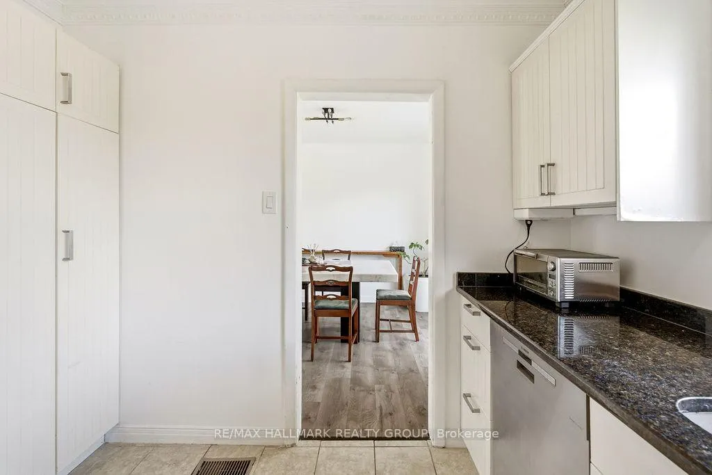Photo 15 of 45 Westwood Drive, Ottawa, Meadowlands/Crestview — HOMEH