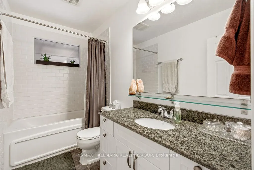 Photo 18 of 45 Westwood Drive, Ottawa, Meadowlands/Crestview — HOMEH