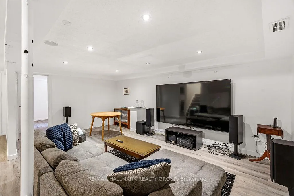Photo 23 of 45 Westwood Drive, Ottawa, Meadowlands/Crestview — HOMEH