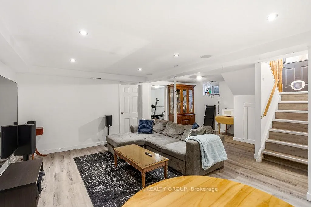 Photo 25 of 45 Westwood Drive, Ottawa, Meadowlands/Crestview — HOMEH