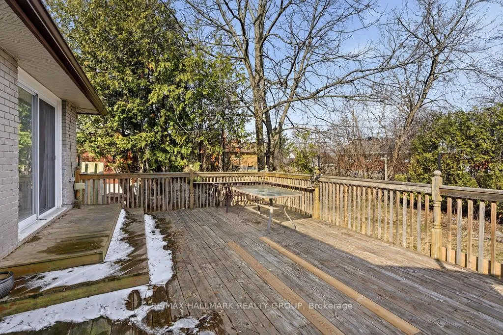 Photo 35 of 45 Westwood Drive, Ottawa, Meadowlands/Crestview — HOMEH