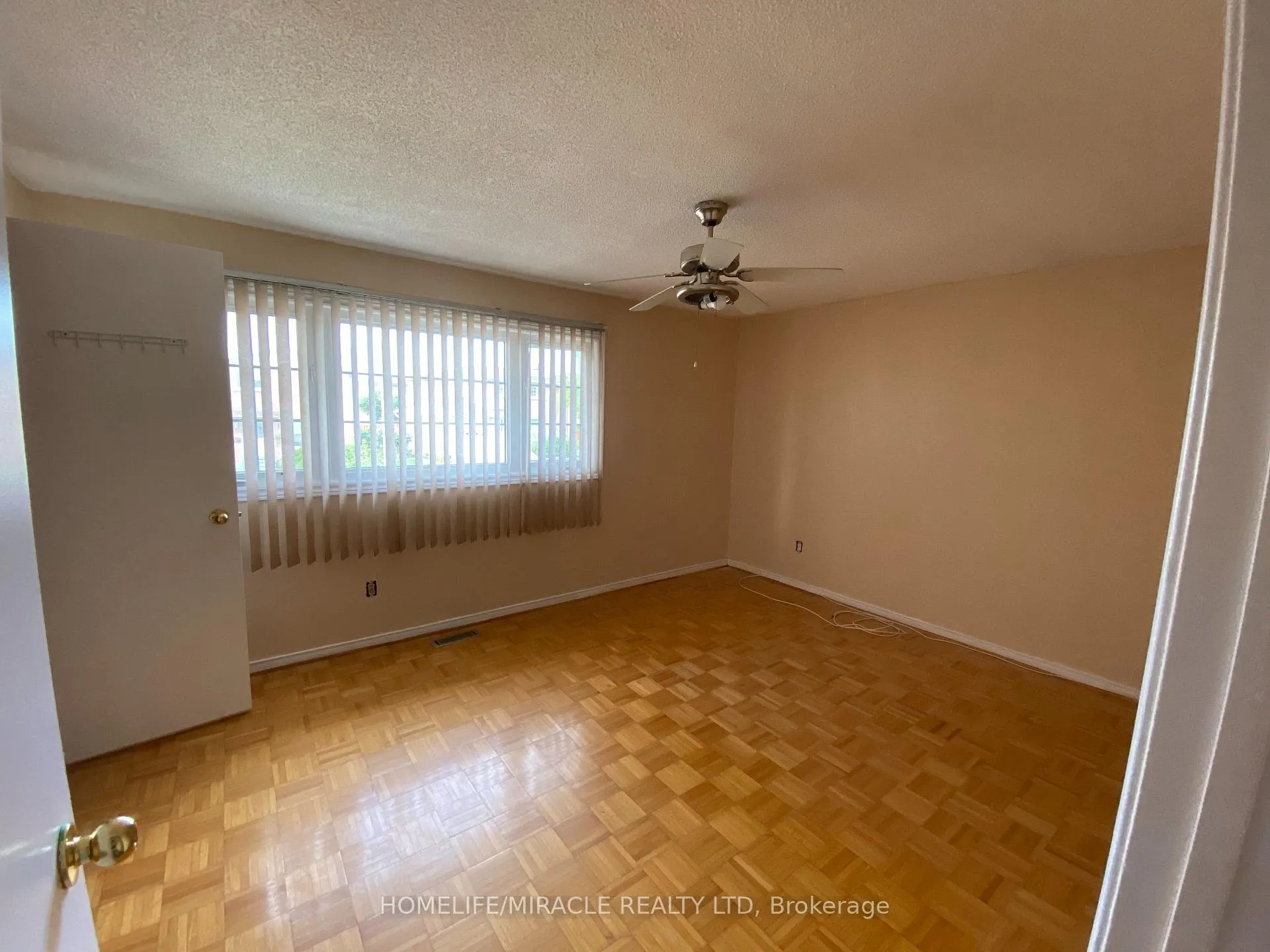 Photo 10 of 1 Kay Drive, Etobicoke, Mount Olive-Silverstone-Jamestown — HOMEH