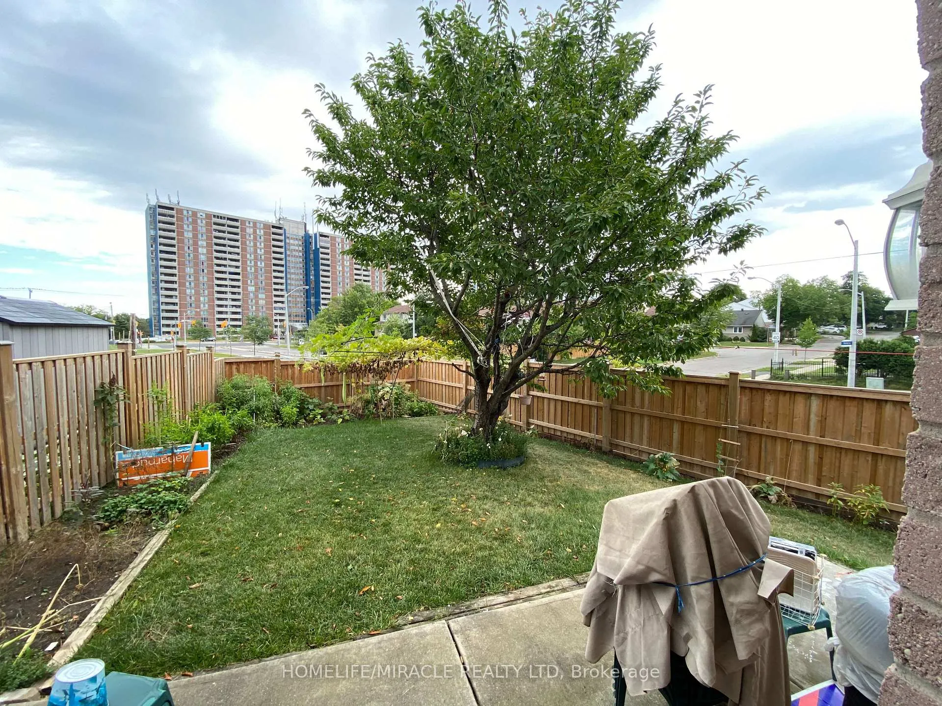 Photo 13 of 1 Kay Drive, Etobicoke, Mount Olive-Silverstone-Jamestown — HOMEH