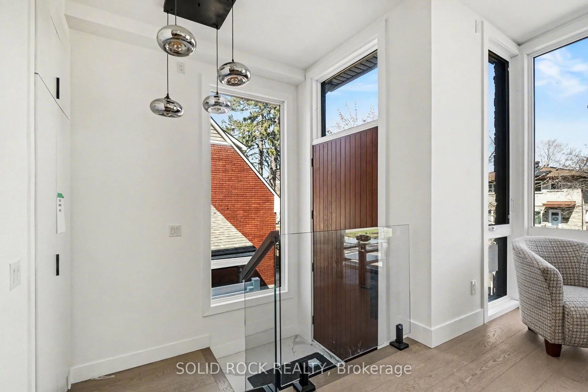 Photo 3 of 826 Alpine Avenue, Ottawa, Queensway Terrace North — HOMEH