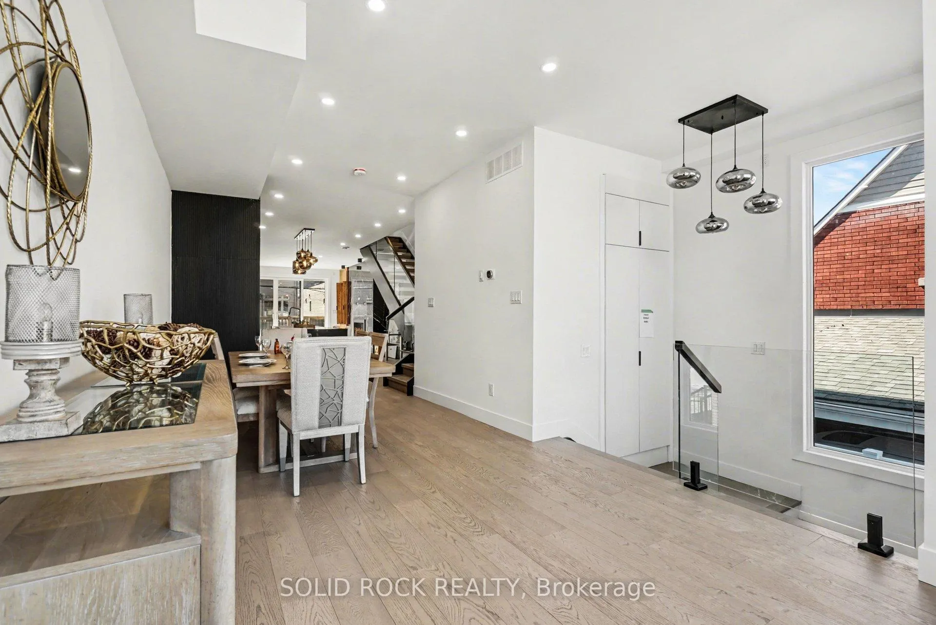 Photo 5 of 826 Alpine Avenue, Ottawa, Queensway Terrace North — HOMEH