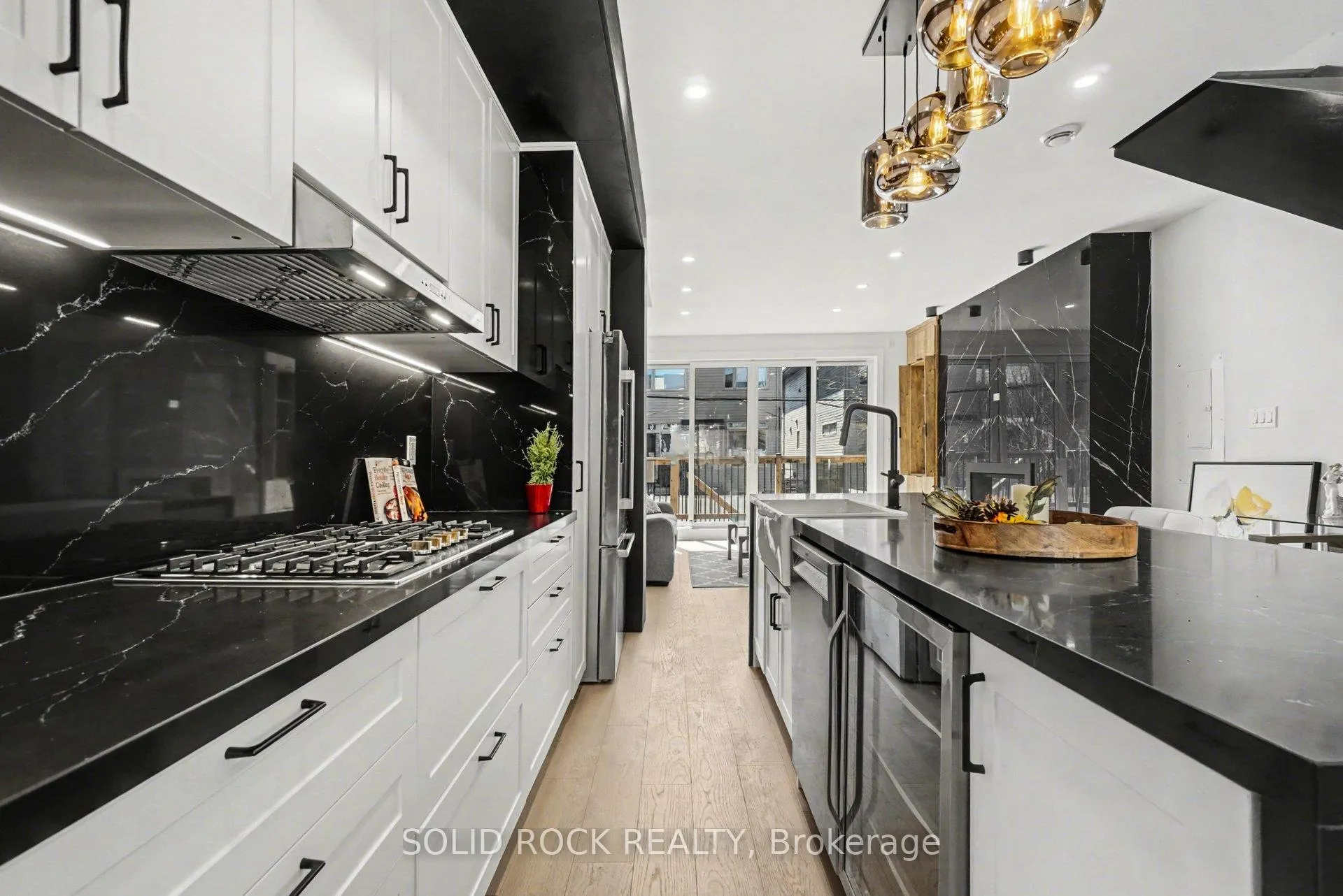 Photo 11 of 826 Alpine Avenue, Ottawa, Queensway Terrace North — HOMEH