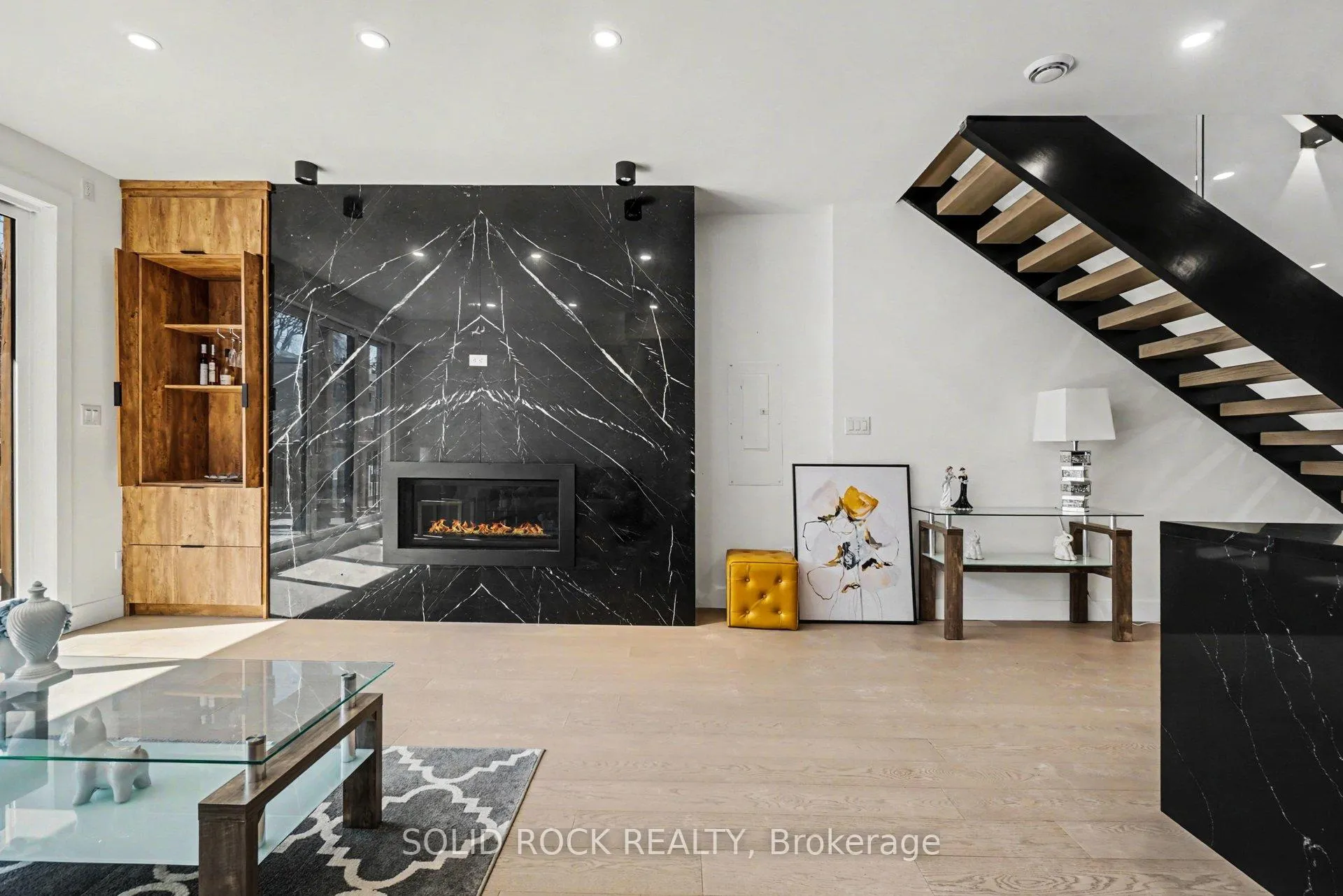 Photo 13 of 826 Alpine Avenue, Ottawa, Queensway Terrace North — HOMEH