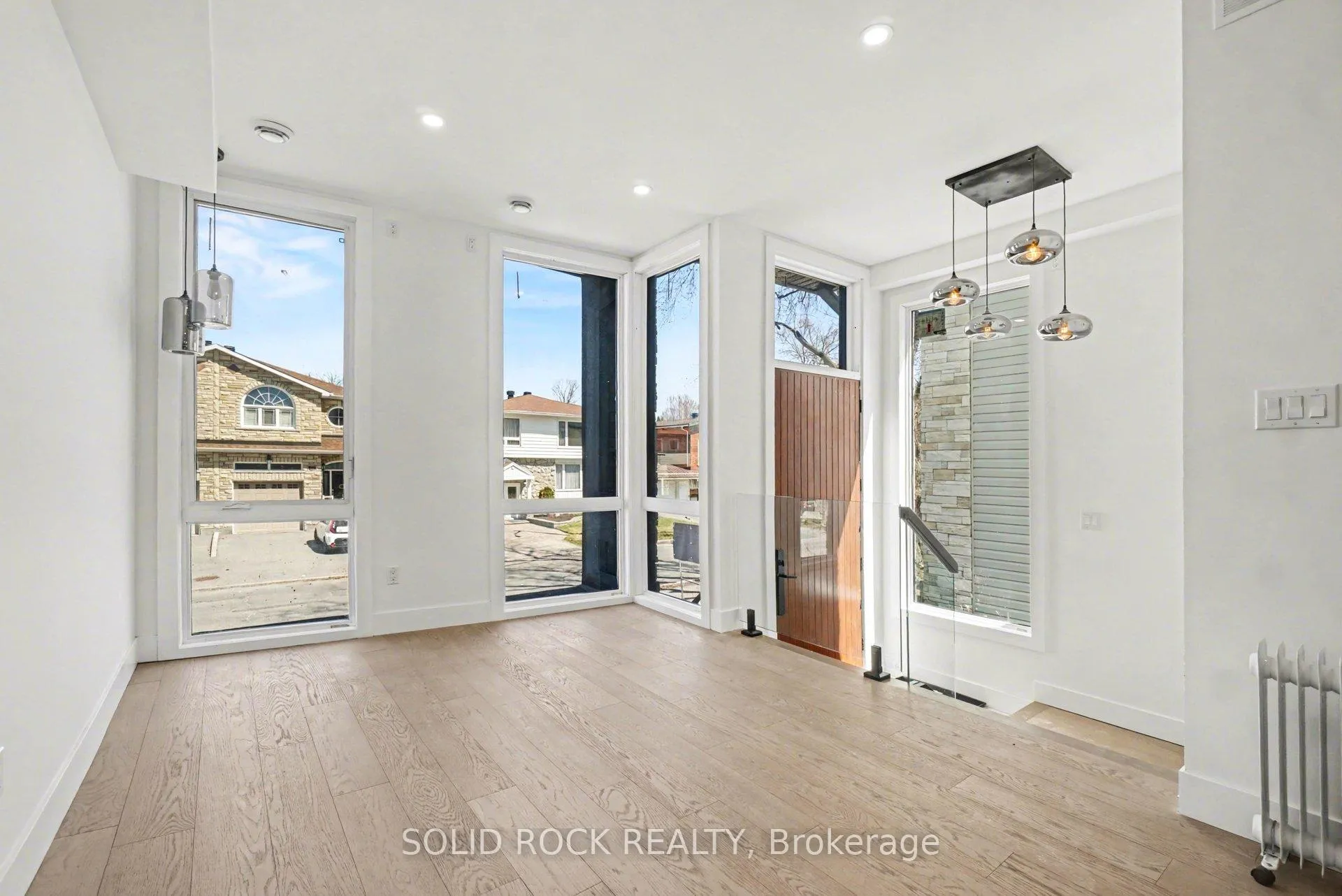 Photo 3 of 828 Alpine Avenue, Ottawa, Queensway Terrace North — HOMEH