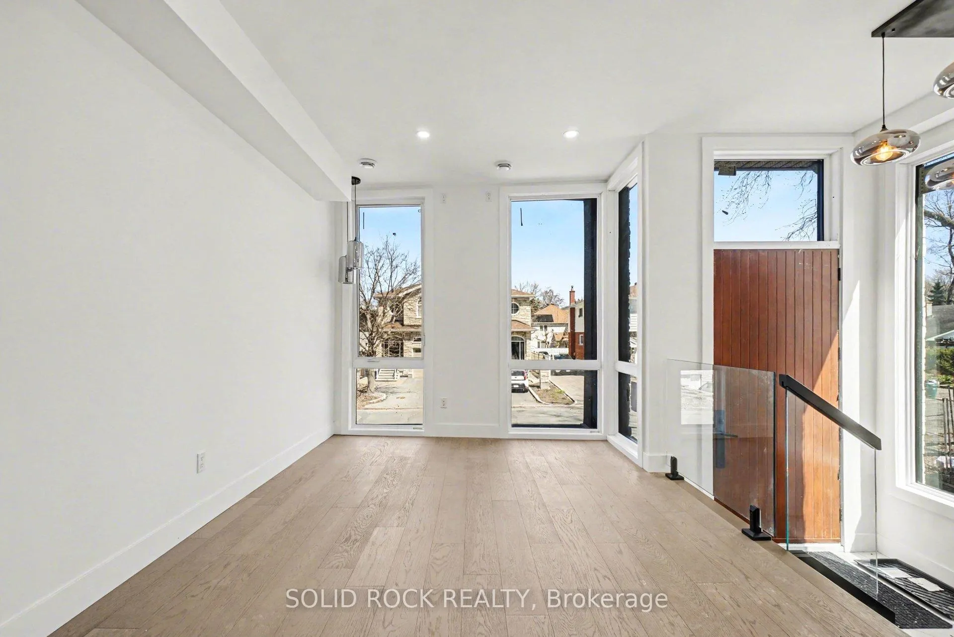 Photo 4 of 828 Alpine Avenue, Ottawa, Queensway Terrace North — HOMEH