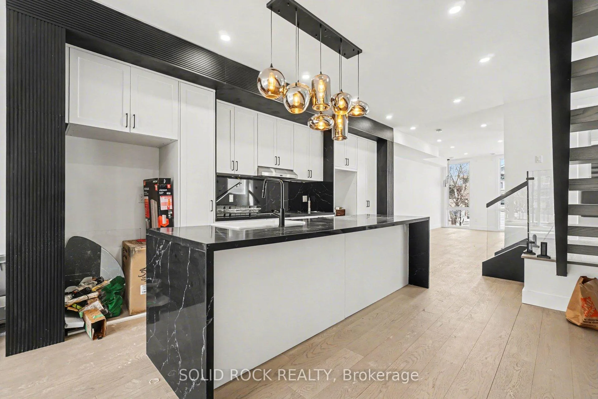 Photo 10 of 828 Alpine Avenue, Ottawa, Queensway Terrace North — HOMEH