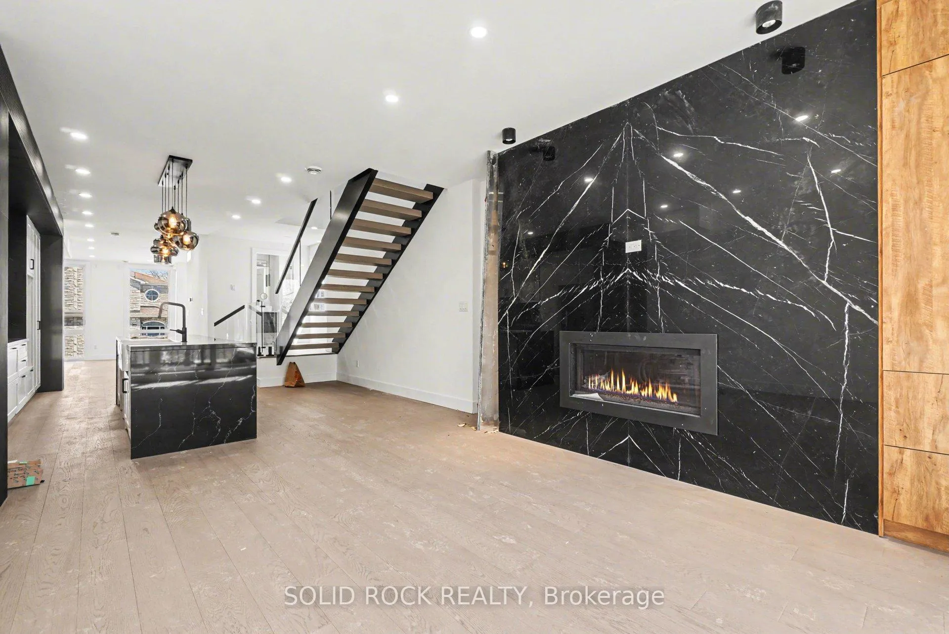 Photo 12 of 828 Alpine Avenue, Ottawa, Queensway Terrace North — HOMEH
