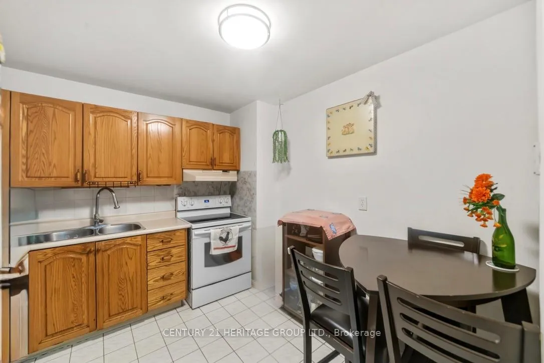 Photo 13 of Unit 1408, 2323 Confederation Parkway, Mississauga, Cooksville — HOMEH