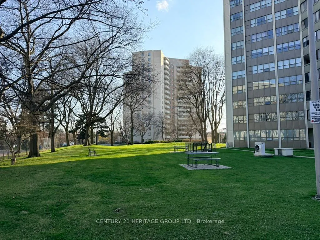 Photo 3 of Unit 1408, 2323 Confederation Parkway, Mississauga, Cooksville — HOMEH