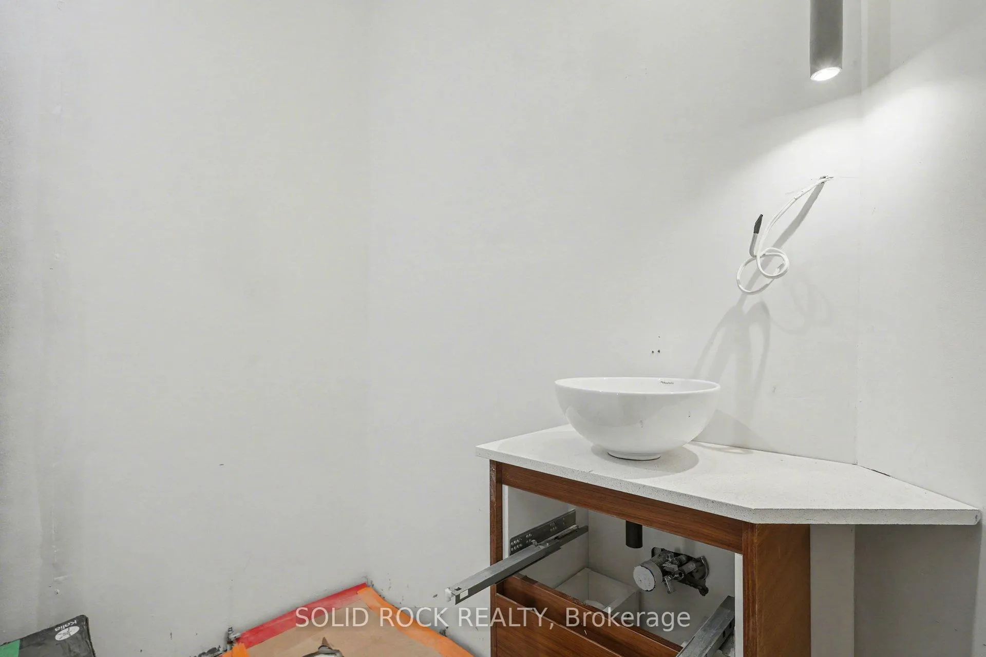 Photo 21 of 838 Alpine Avenue, Ottawa, Queensway Terrace North — HOMEH