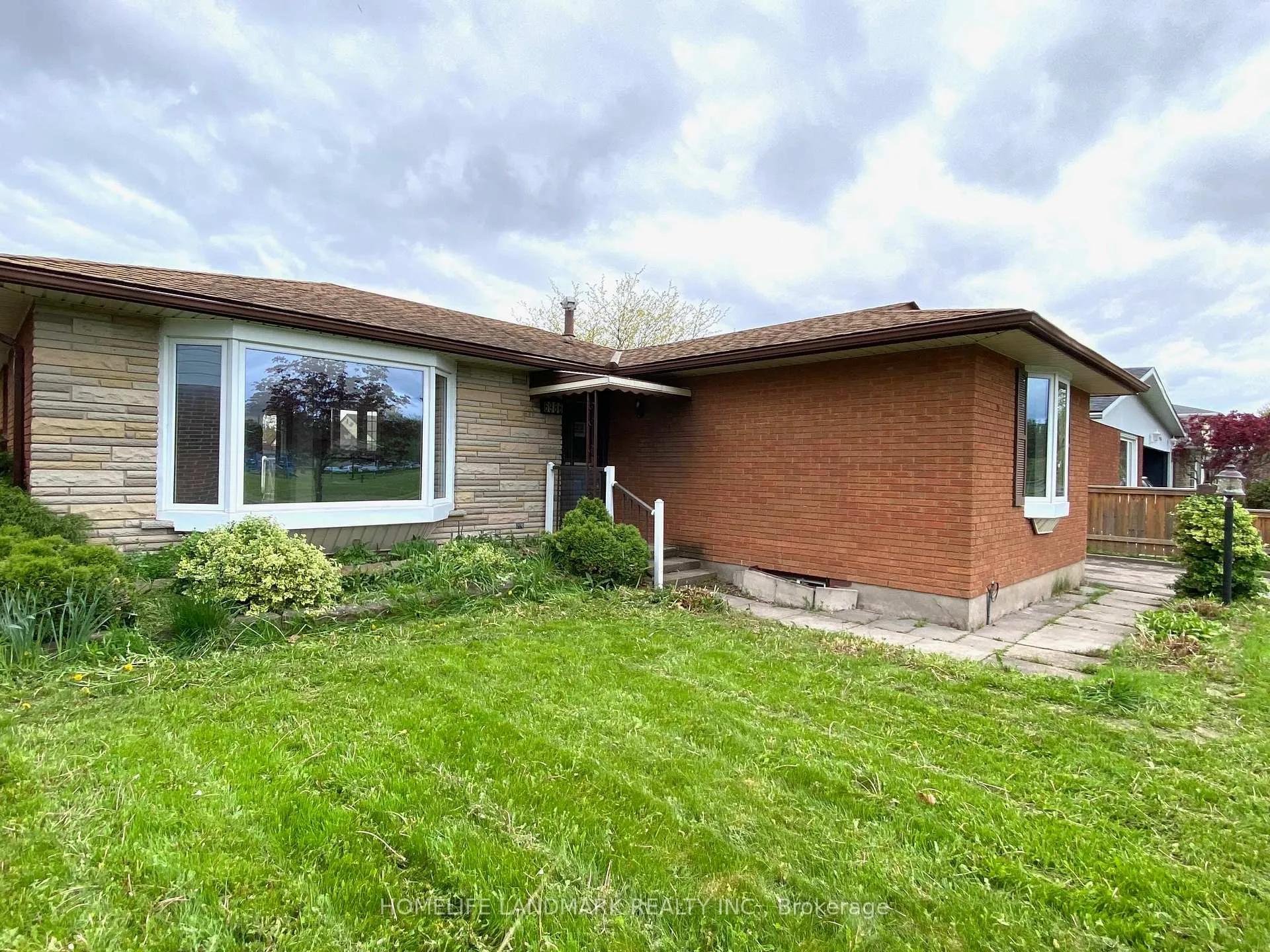 Photo 2 of 6986 Centennial Street, Niagara Falls, Arad/Fallsview — HOMEH