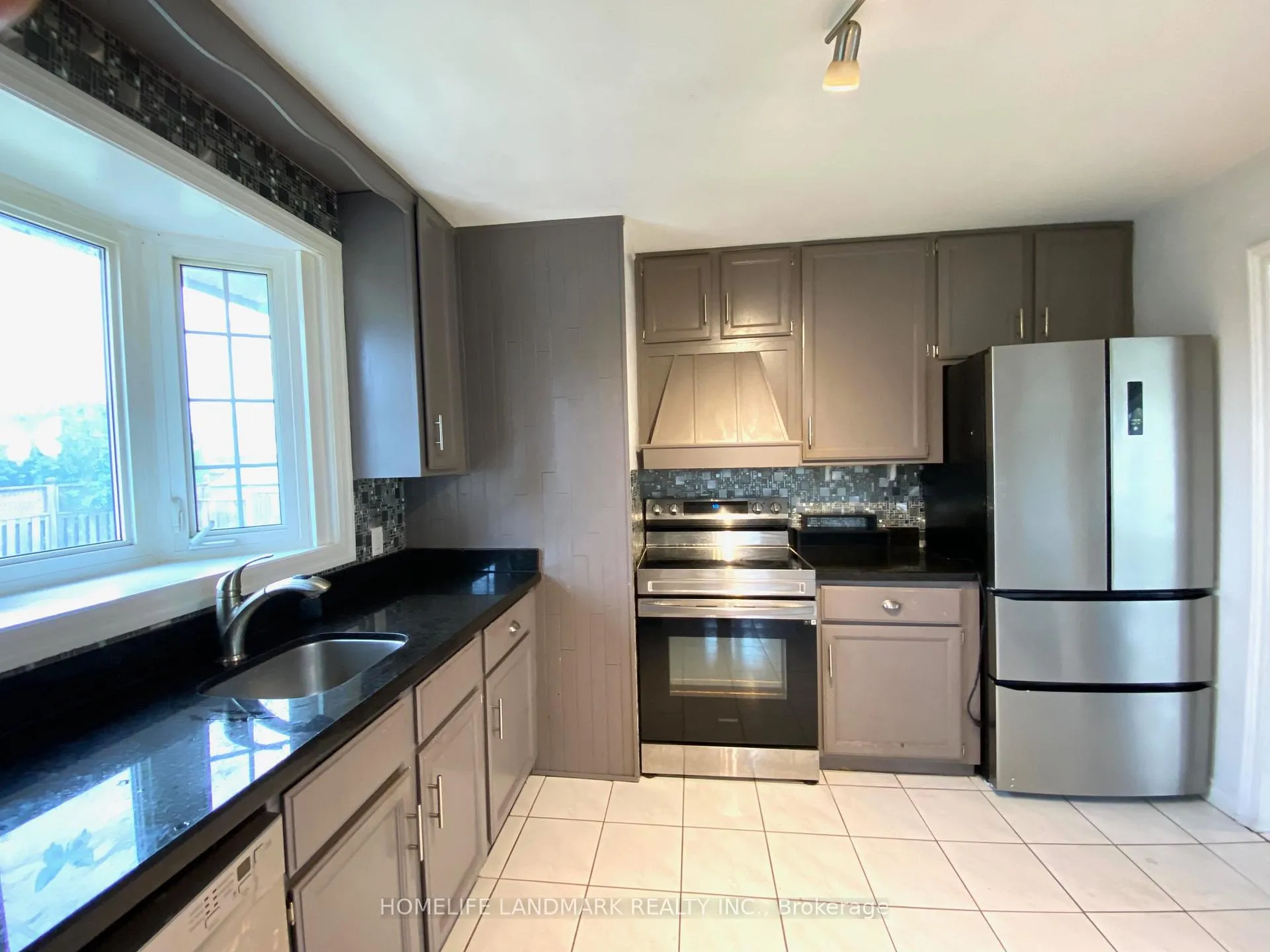 Photo 10 of 6986 Centennial Street, Niagara Falls, Arad/Fallsview — HOMEH