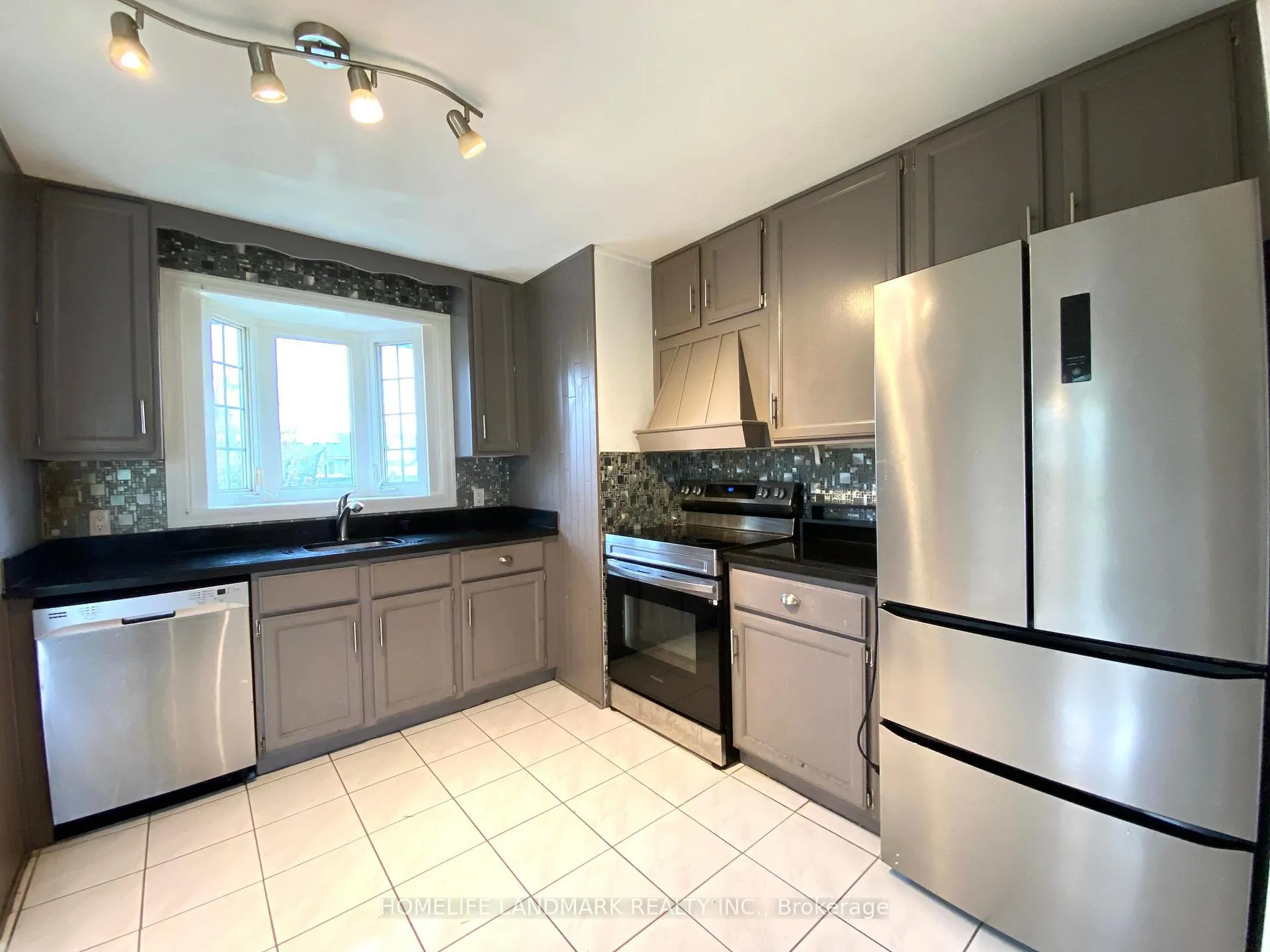 Photo 11 of 6986 Centennial Street, Niagara Falls, Arad/Fallsview — HOMEH