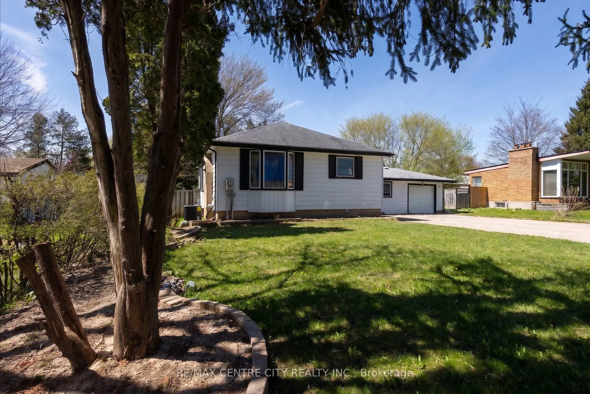Photo 4 of 263 Clarke Road, London, East H — HOMEH