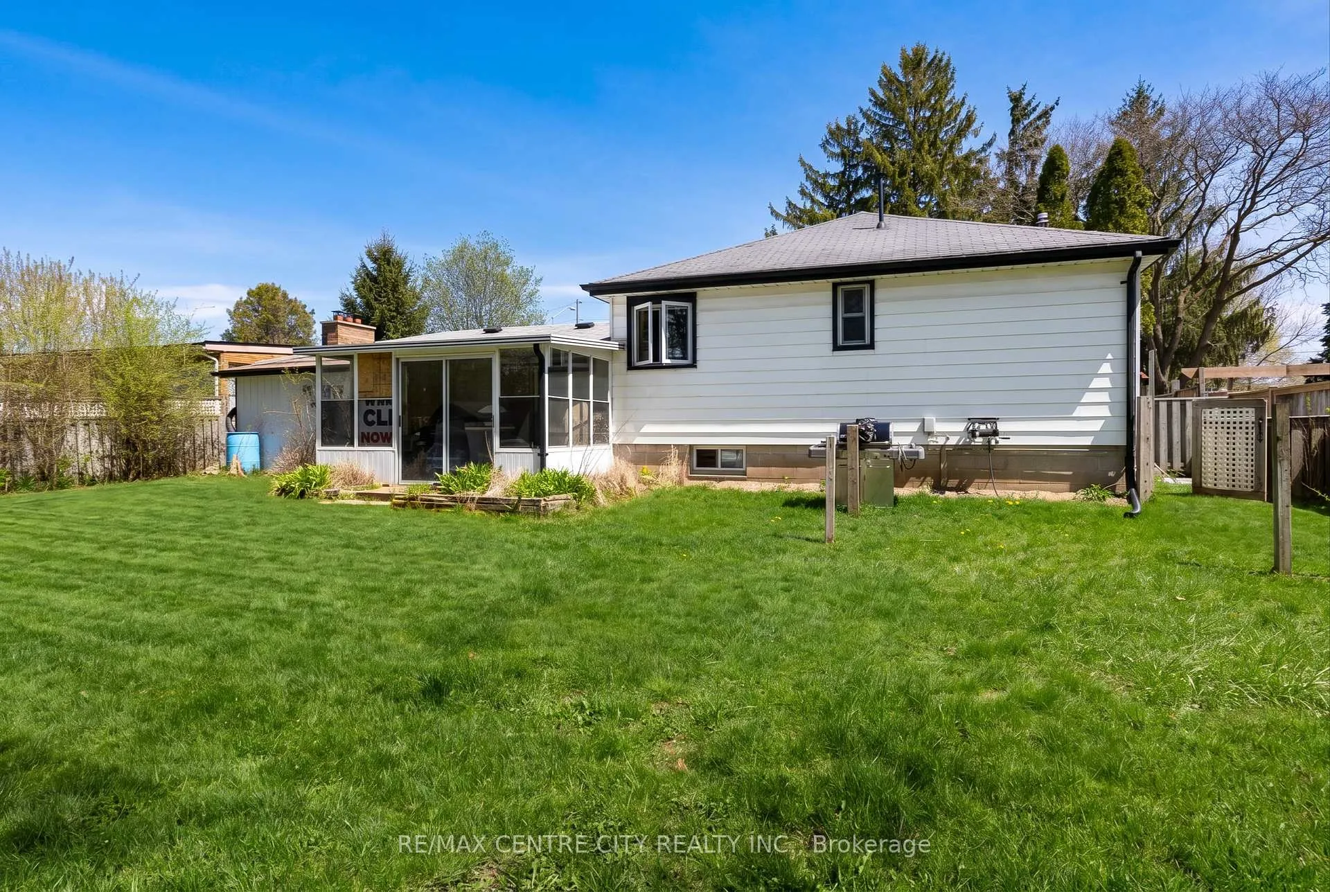 Photo 6 of 263 Clarke Road, London, East H — HOMEH