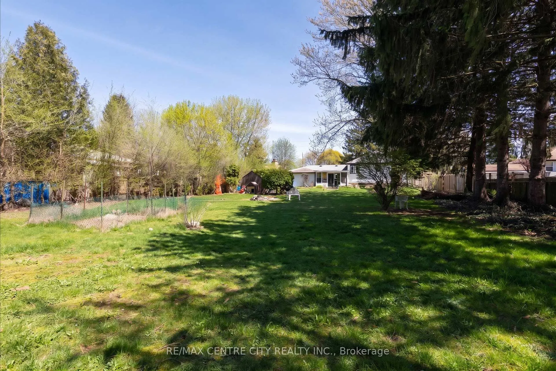 Photo 7 of 263 Clarke Road, London, East H — HOMEH