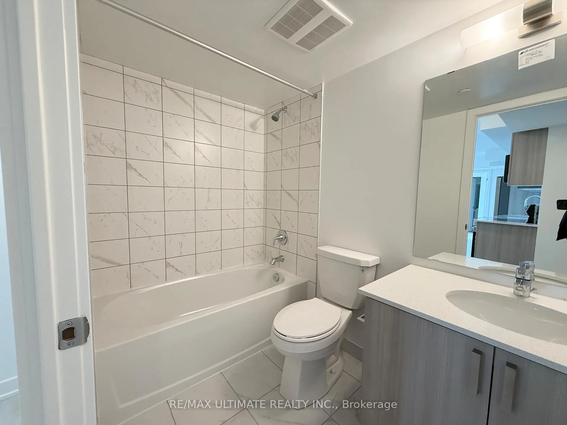 Photo 6 of Unit 1811, 1010 Sandy Beach Road, Pickering, Bay Ridges — HOMEH