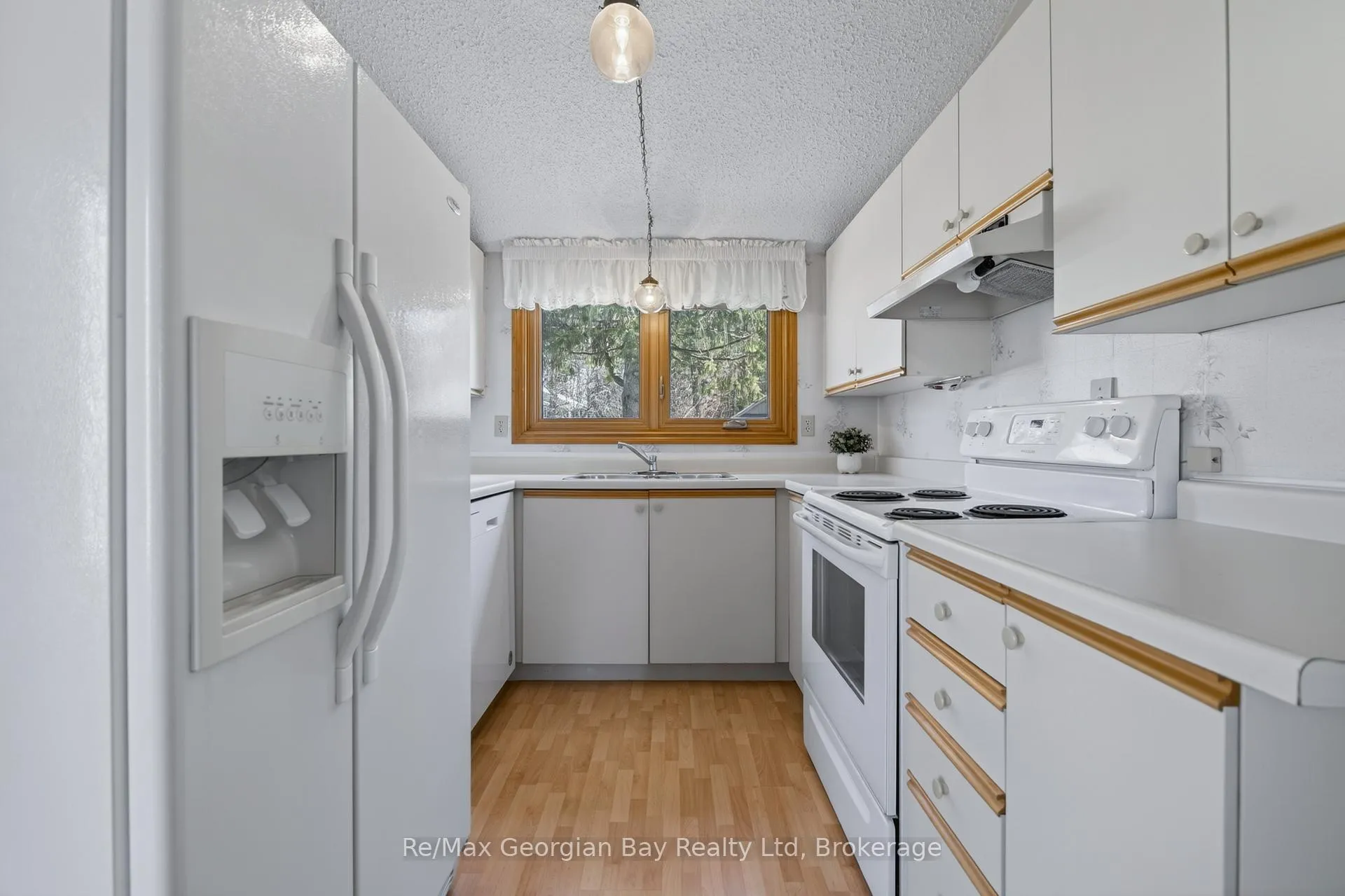 Photo 19 of 30 Oakwood Heights, Bracebridge, Macaulay — HOMEH
