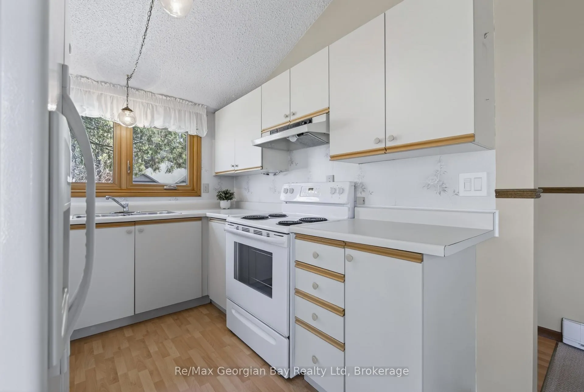 Photo 20 of 30 Oakwood Heights, Bracebridge, Macaulay — HOMEH