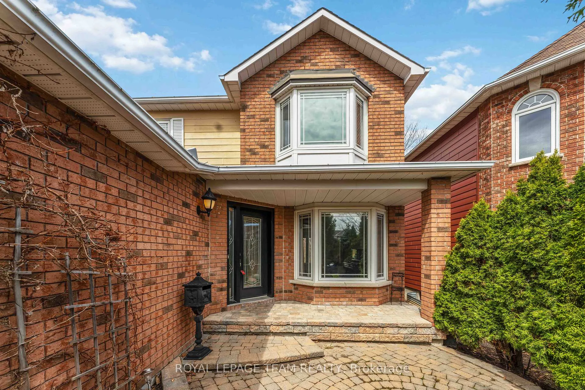 Photo 3 of 86 Sai Crescent, Ottawa, Hunt Club Park — HOMEH