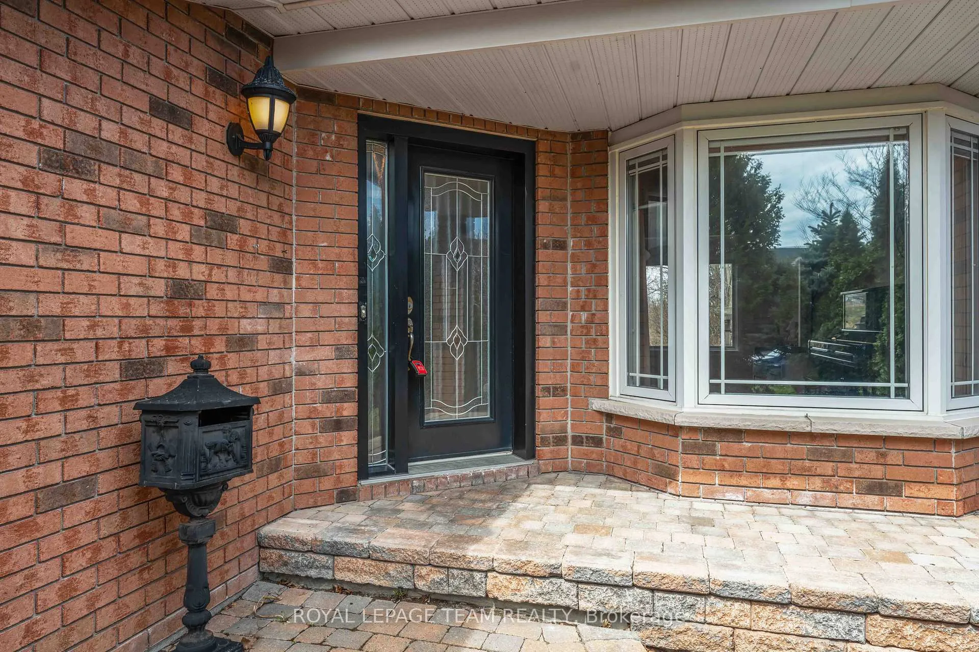 Photo 4 of 86 Sai Crescent, Ottawa, Hunt Club Park — HOMEH